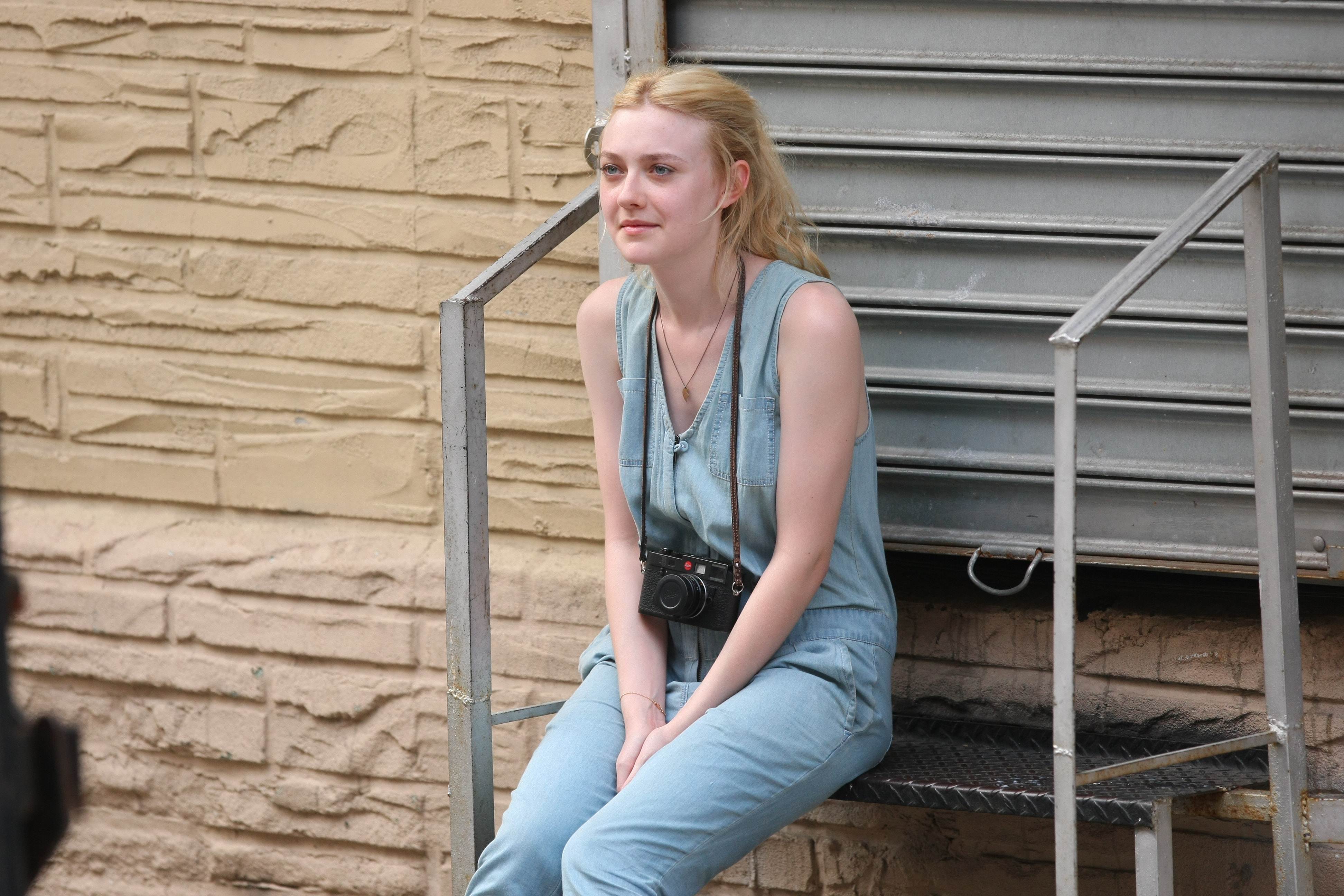lovely-dakota-very-good-girls-07-03-2012-101.jpg