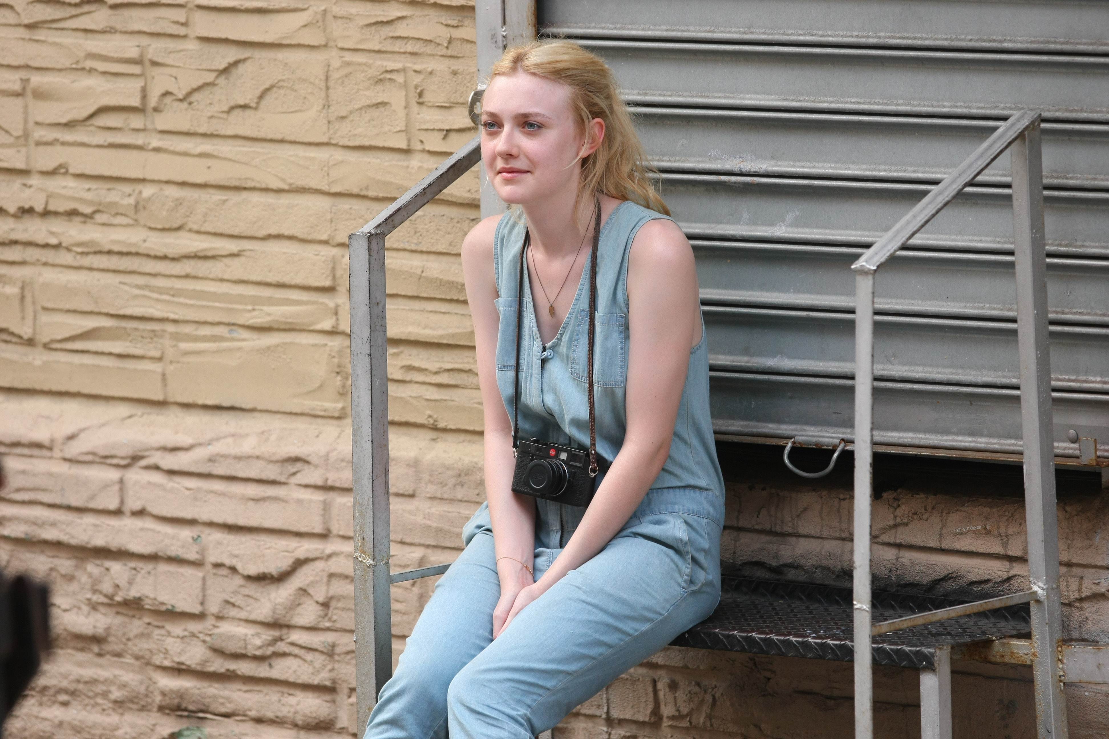 lovely-dakota-very-good-girls-07-03-2012-102.jpg