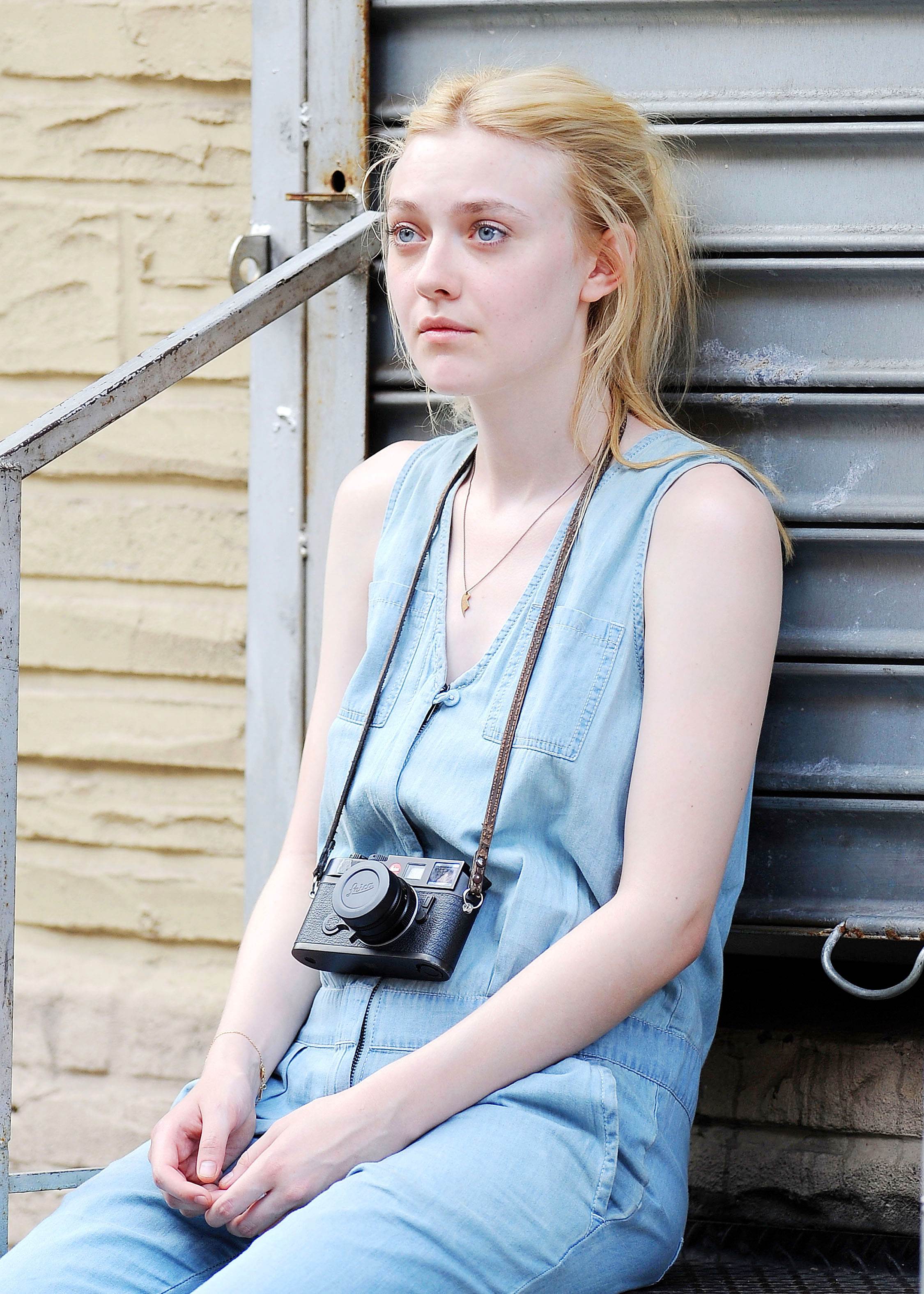 lovely-dakota-very-good-girls-07-03-2012-107.jpg