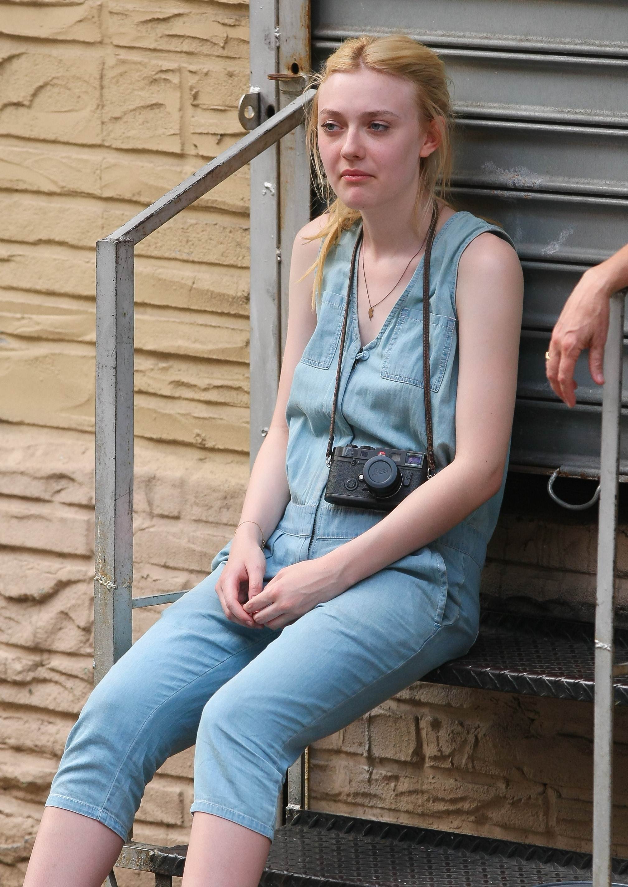 lovely-dakota-very-good-girls-07-03-2012-115.jpg