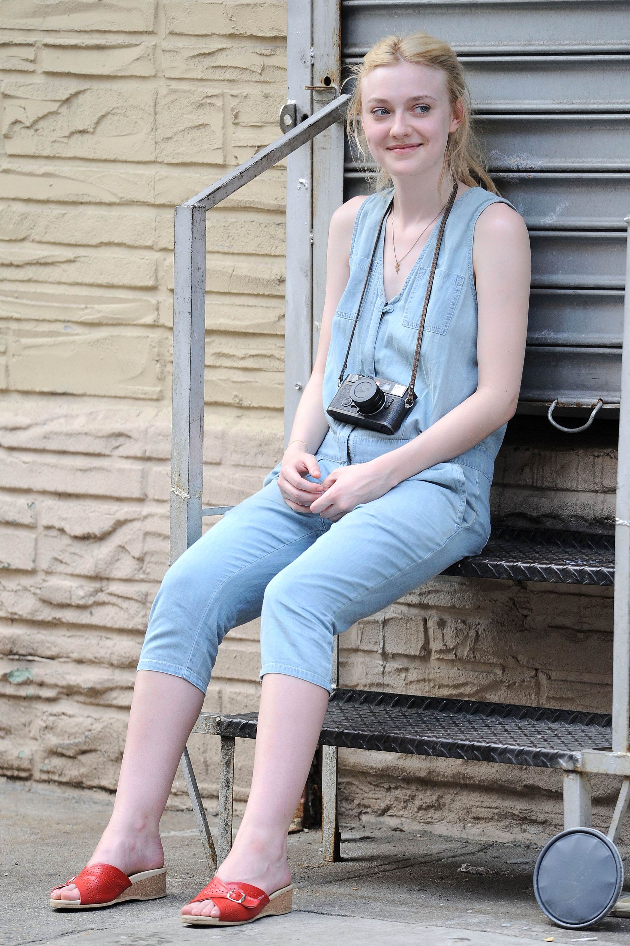 lovely-dakota-very-good-girls-07-03-2012-119.jpg
