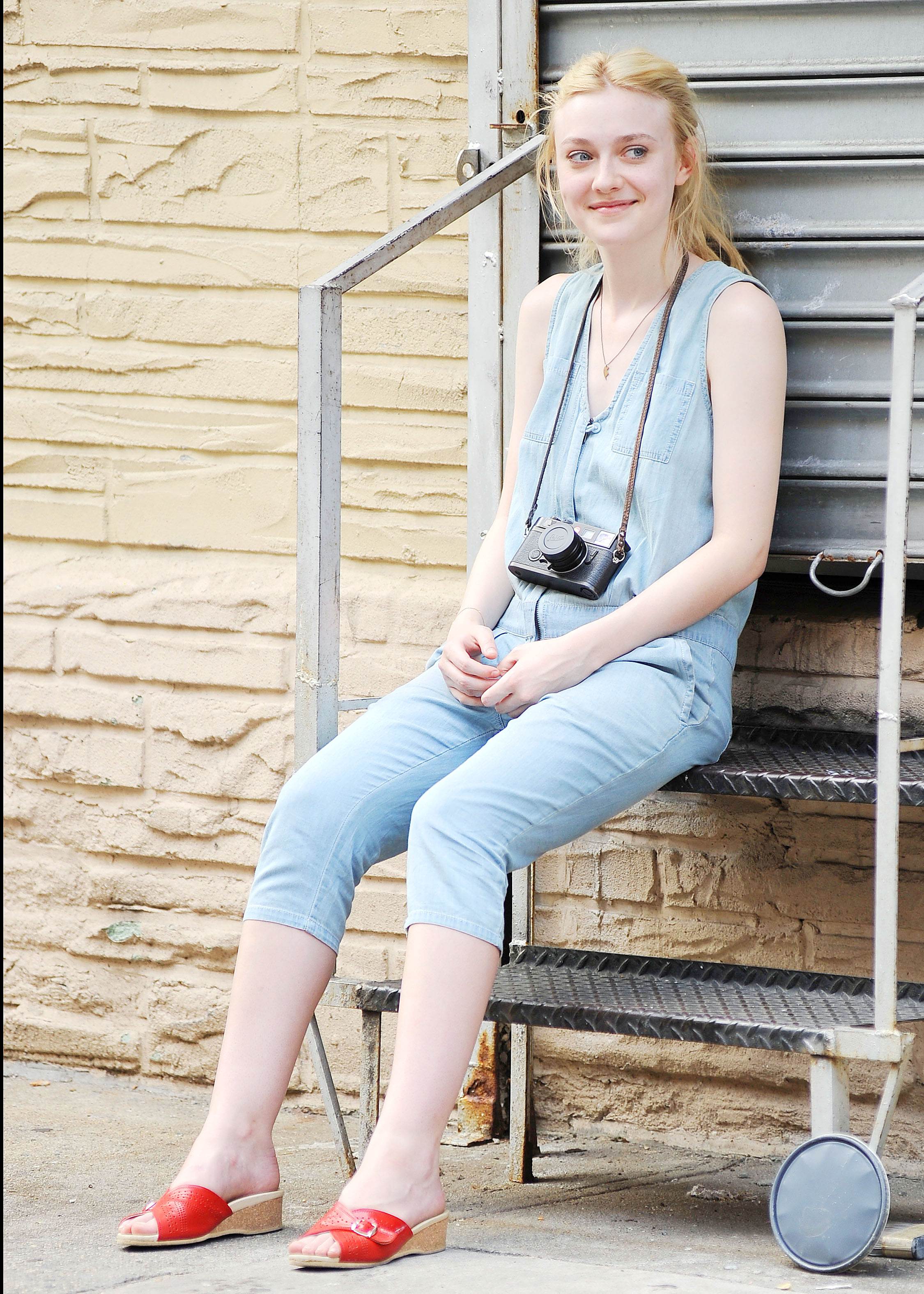lovely-dakota-very-good-girls-07-03-2012-120.jpg