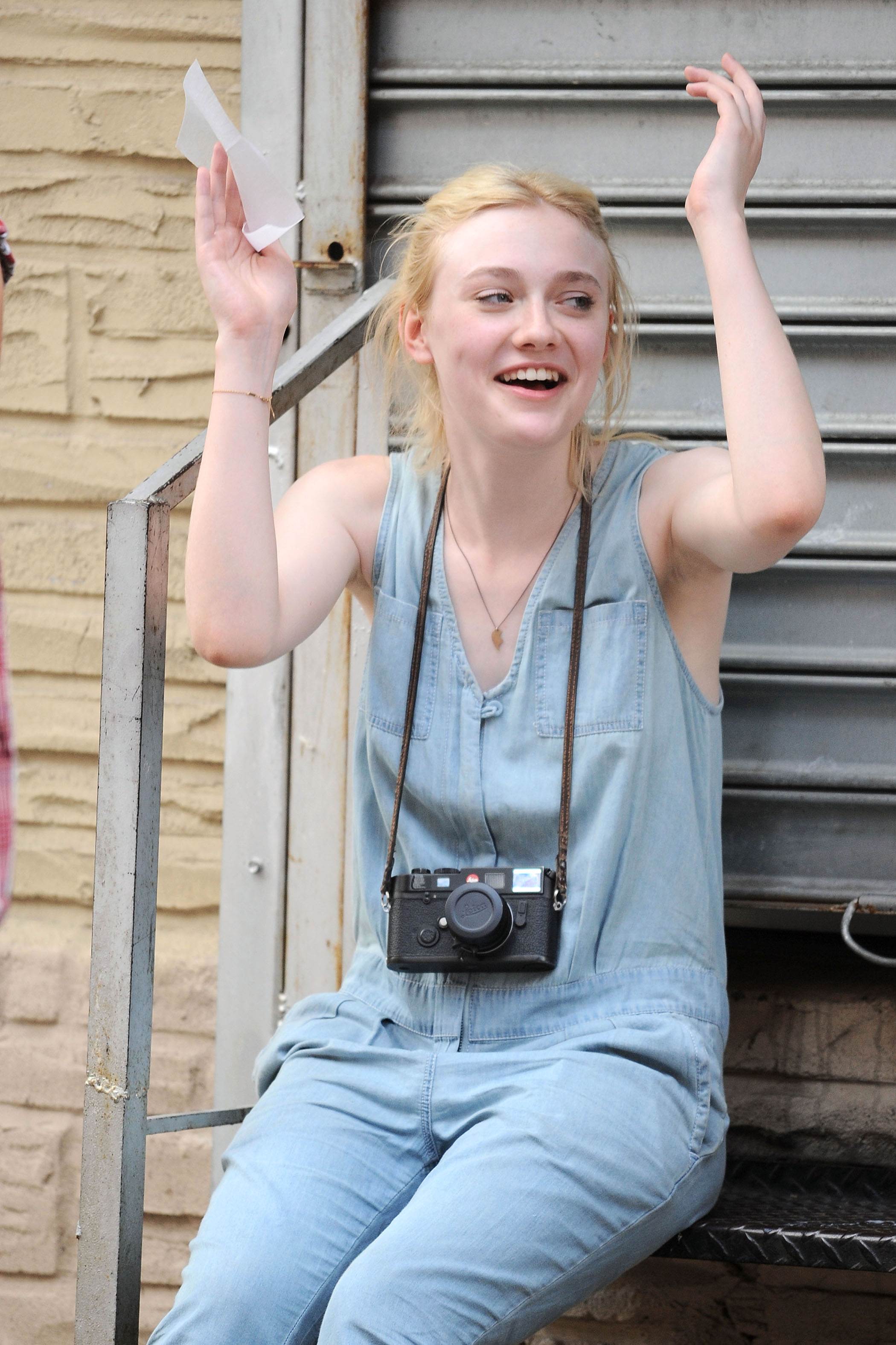 lovely-dakota-very-good-girls-07-03-2012-121.jpg