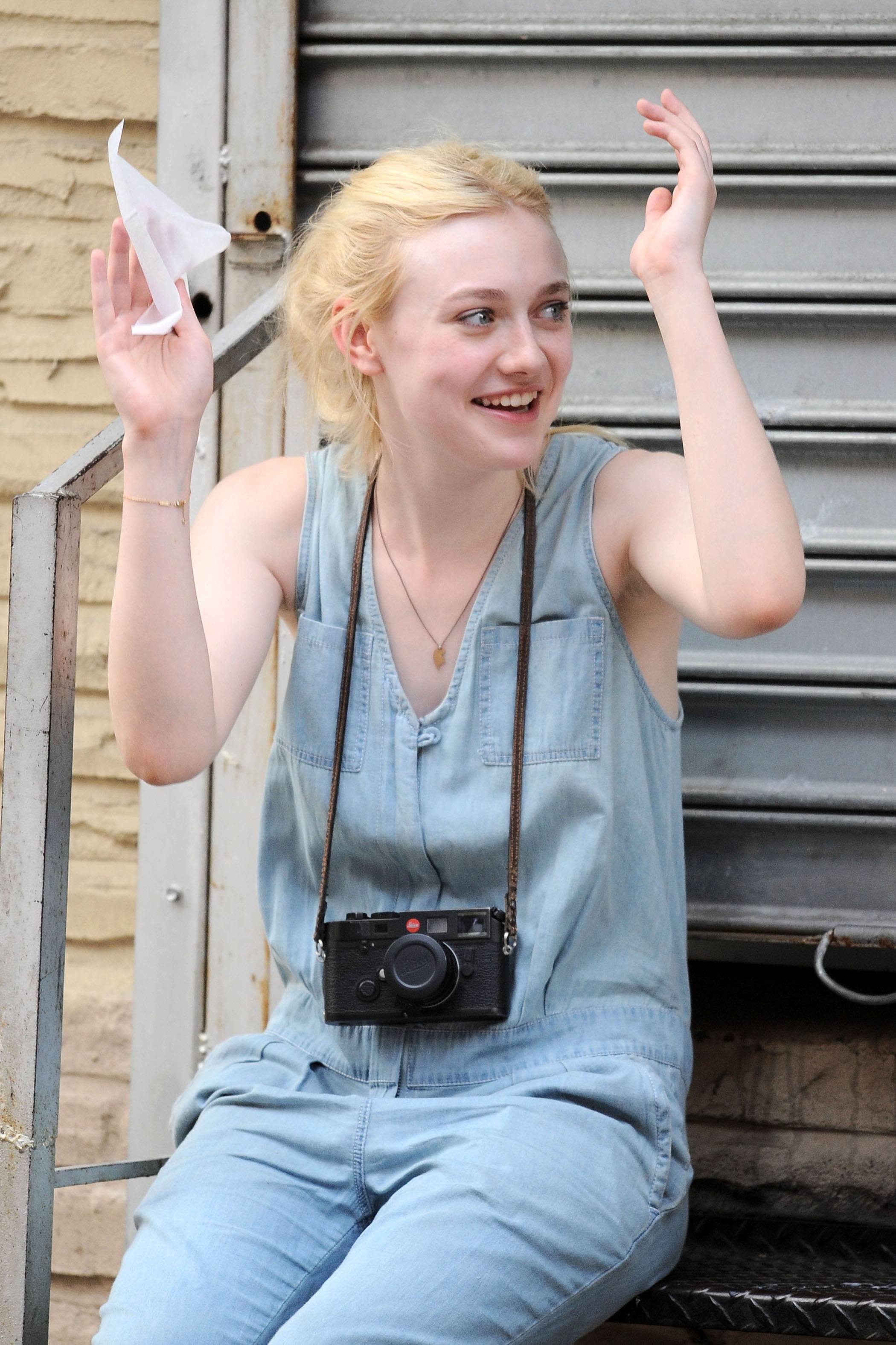lovely-dakota-very-good-girls-07-03-2012-122.jpg