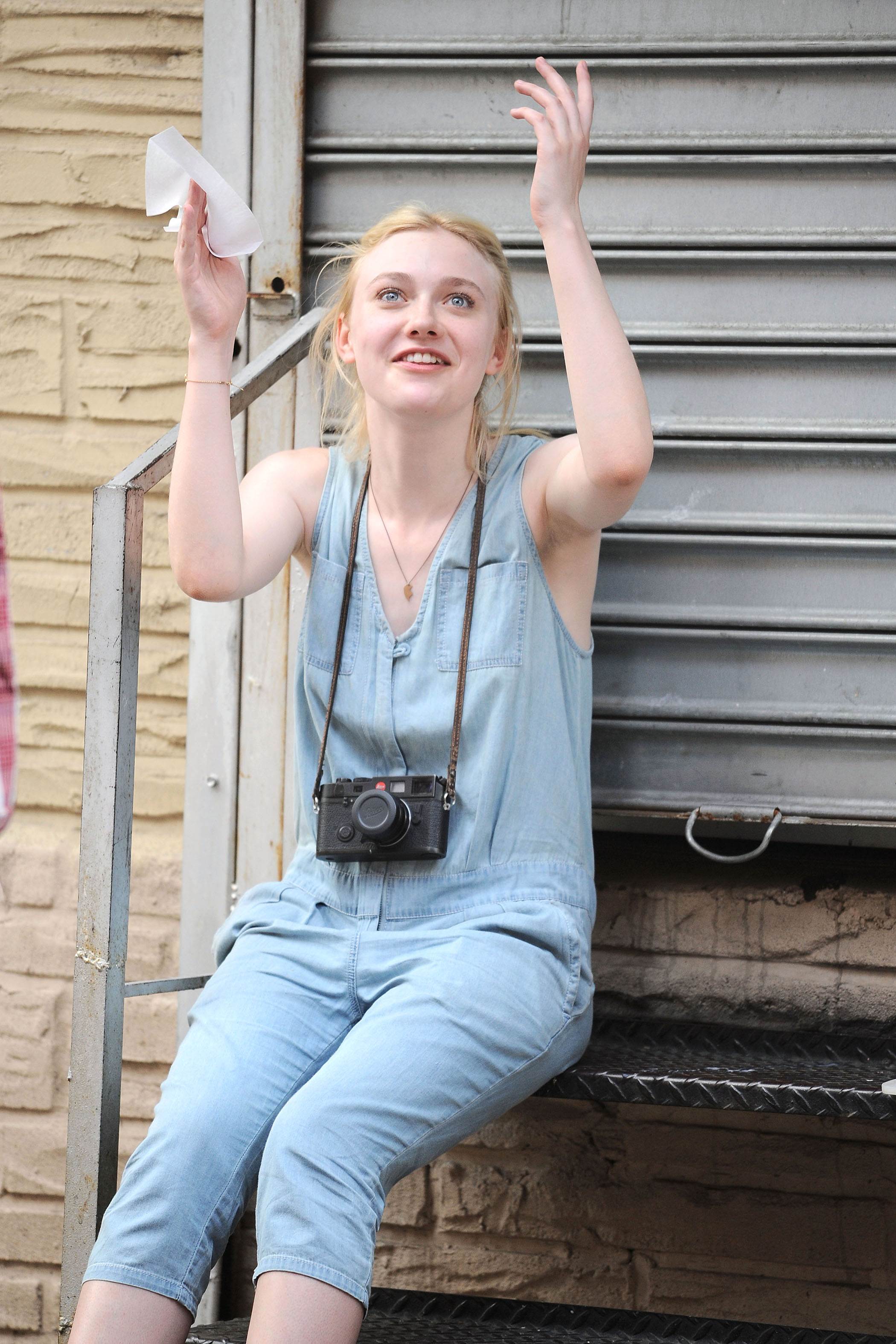 lovely-dakota-very-good-girls-07-03-2012-123.jpg