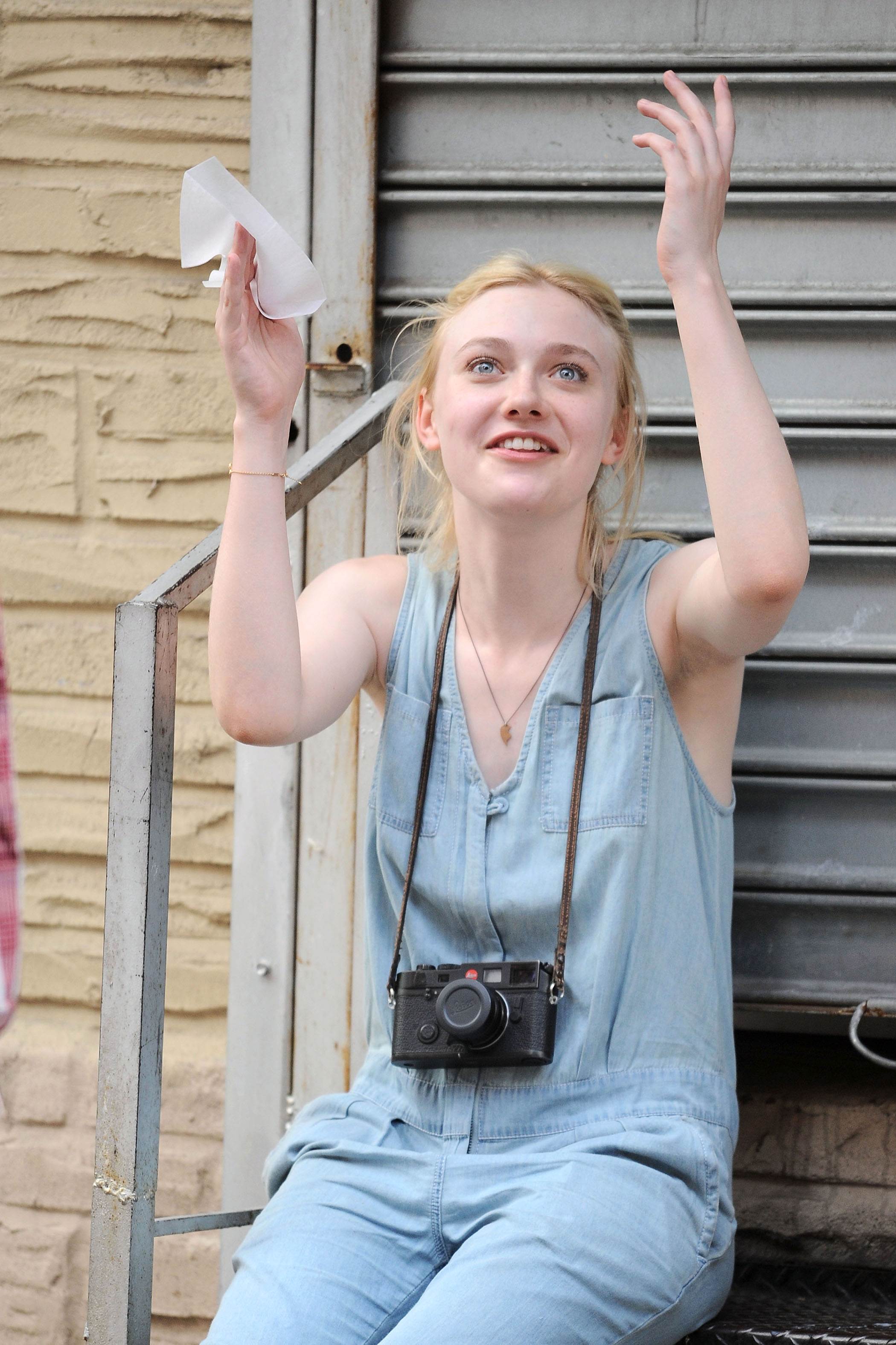 lovely-dakota-very-good-girls-07-03-2012-124.jpg