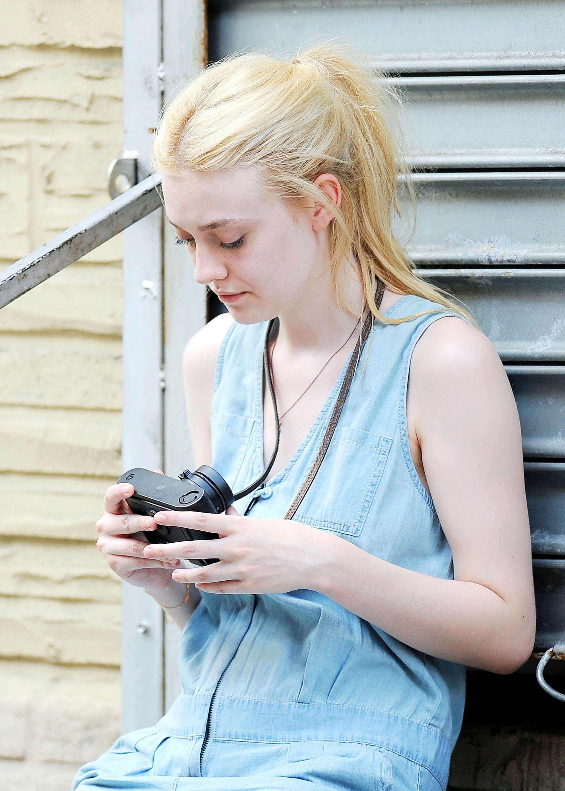 lovely-dakota-very-good-girls-07-03-2012-127.jpg