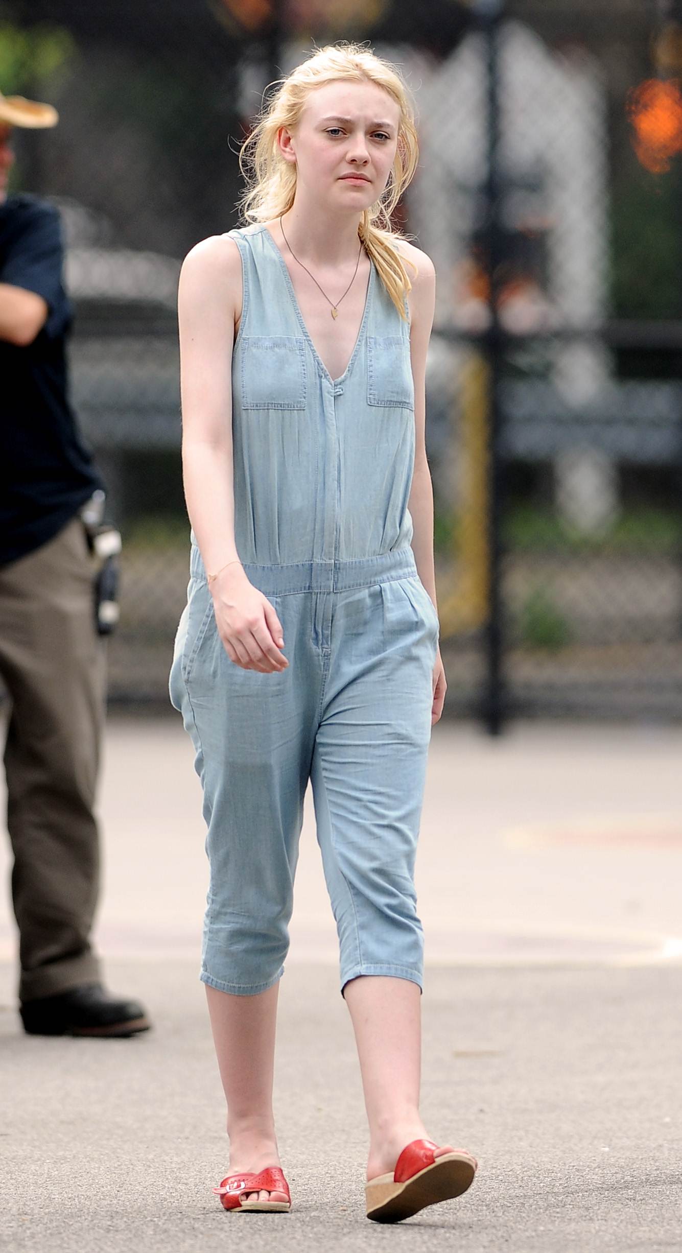 lovely-dakota-very-good-girls-07-03-2012-163.jpg