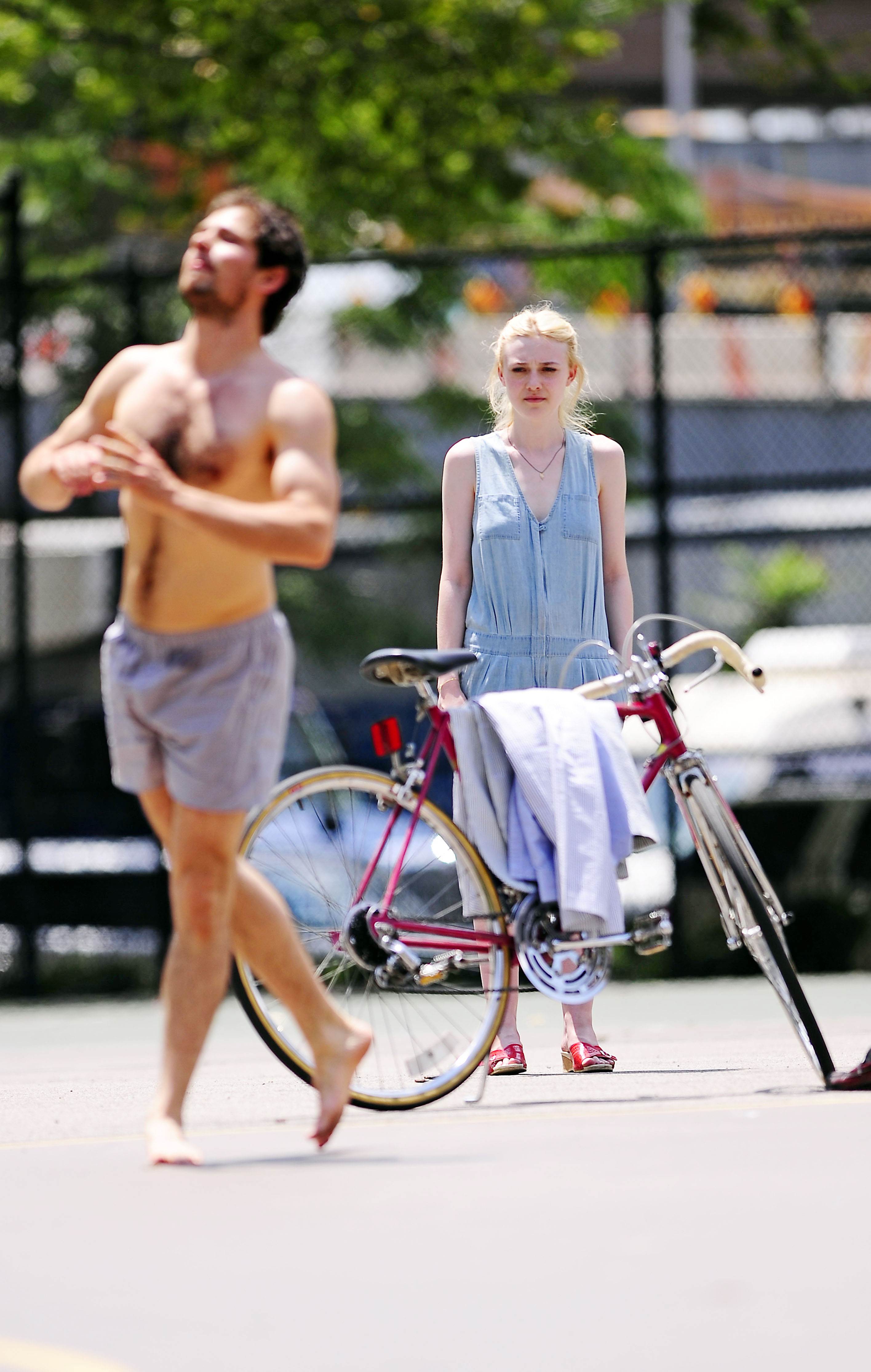 lovely-dakota-very-good-girls-07-03-2012-197.jpg