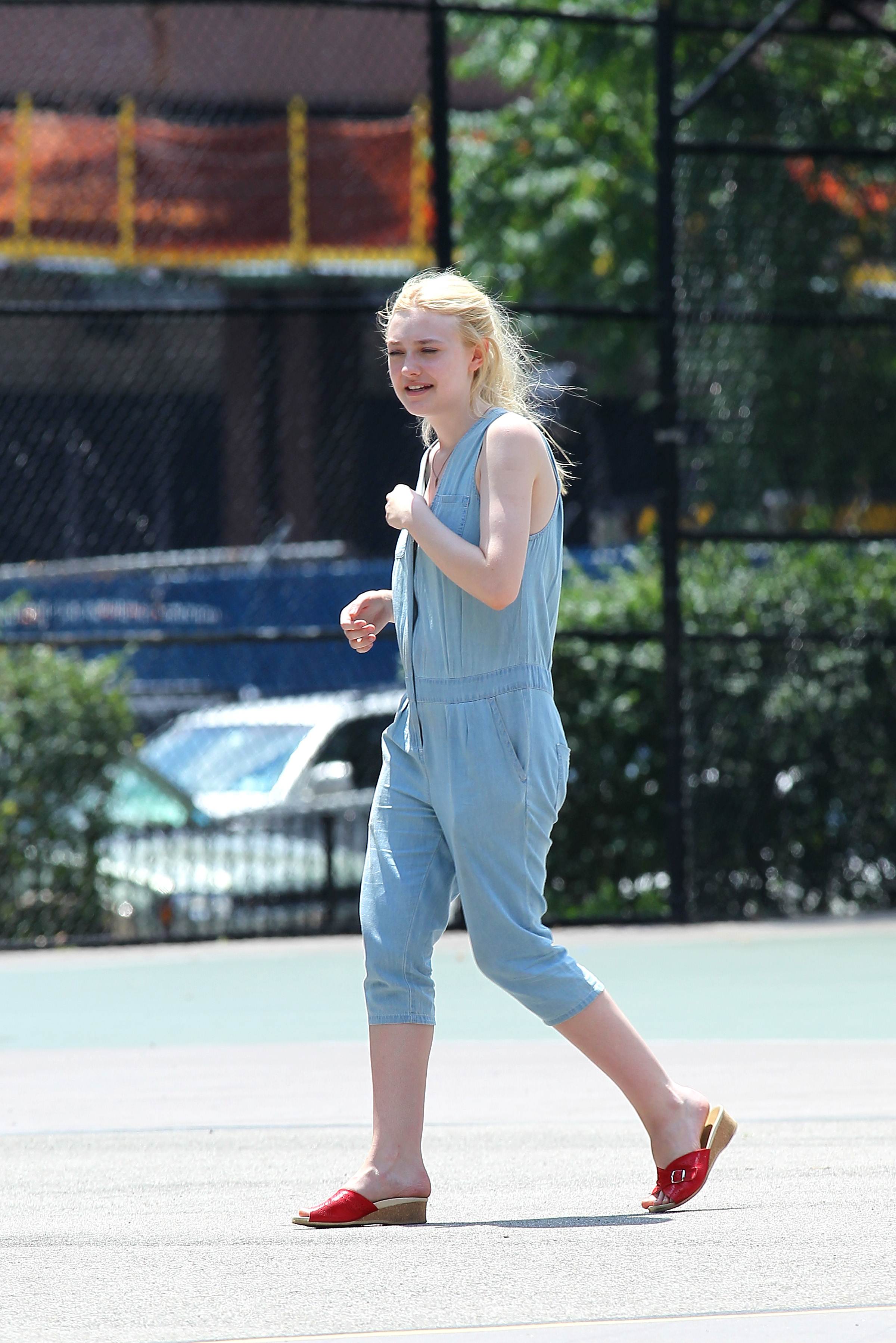 lovely-dakota-very-good-girls-07-03-2012-233.jpg