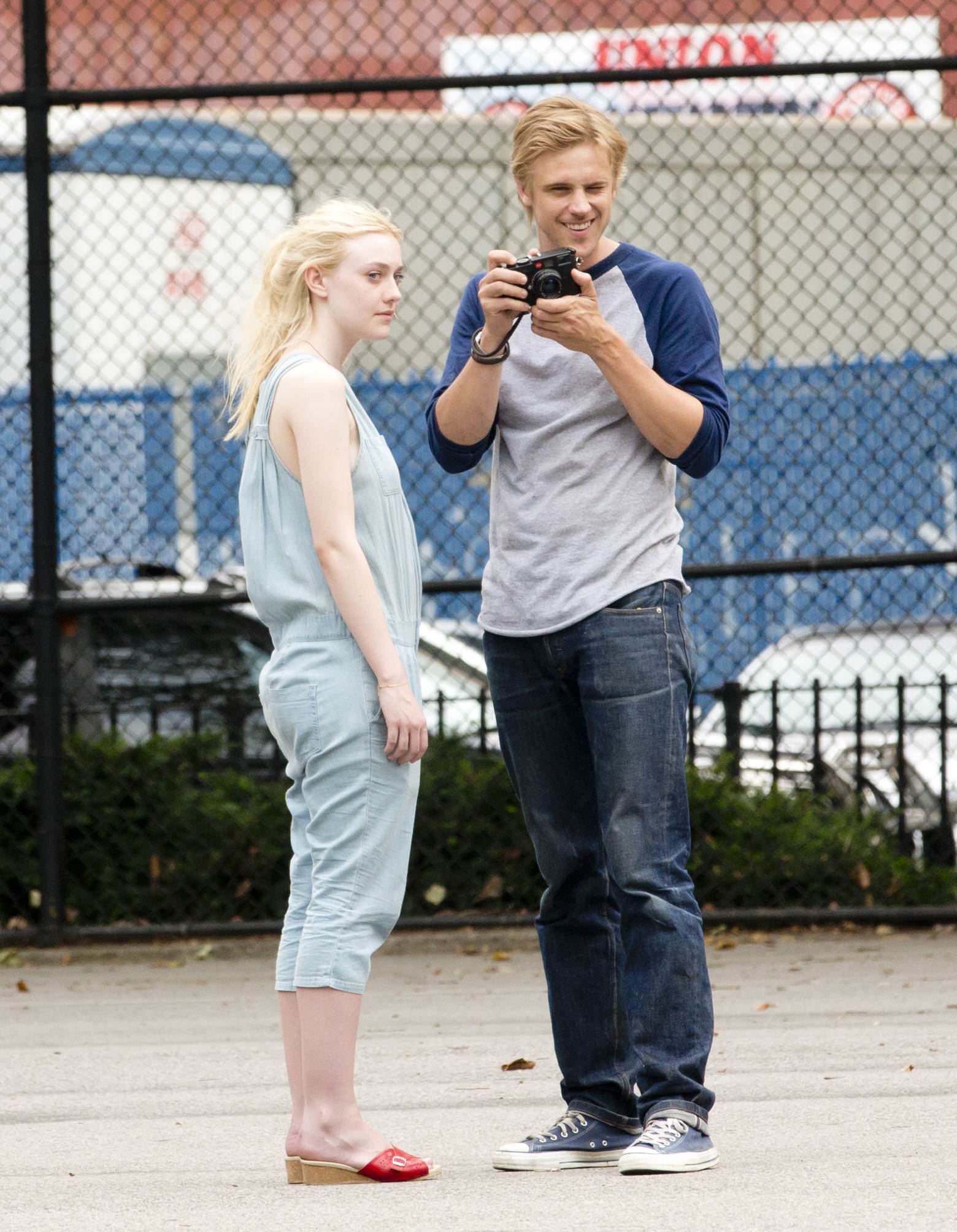 lovely-dakota-very-good-girls-07-03-2012-242.jpg