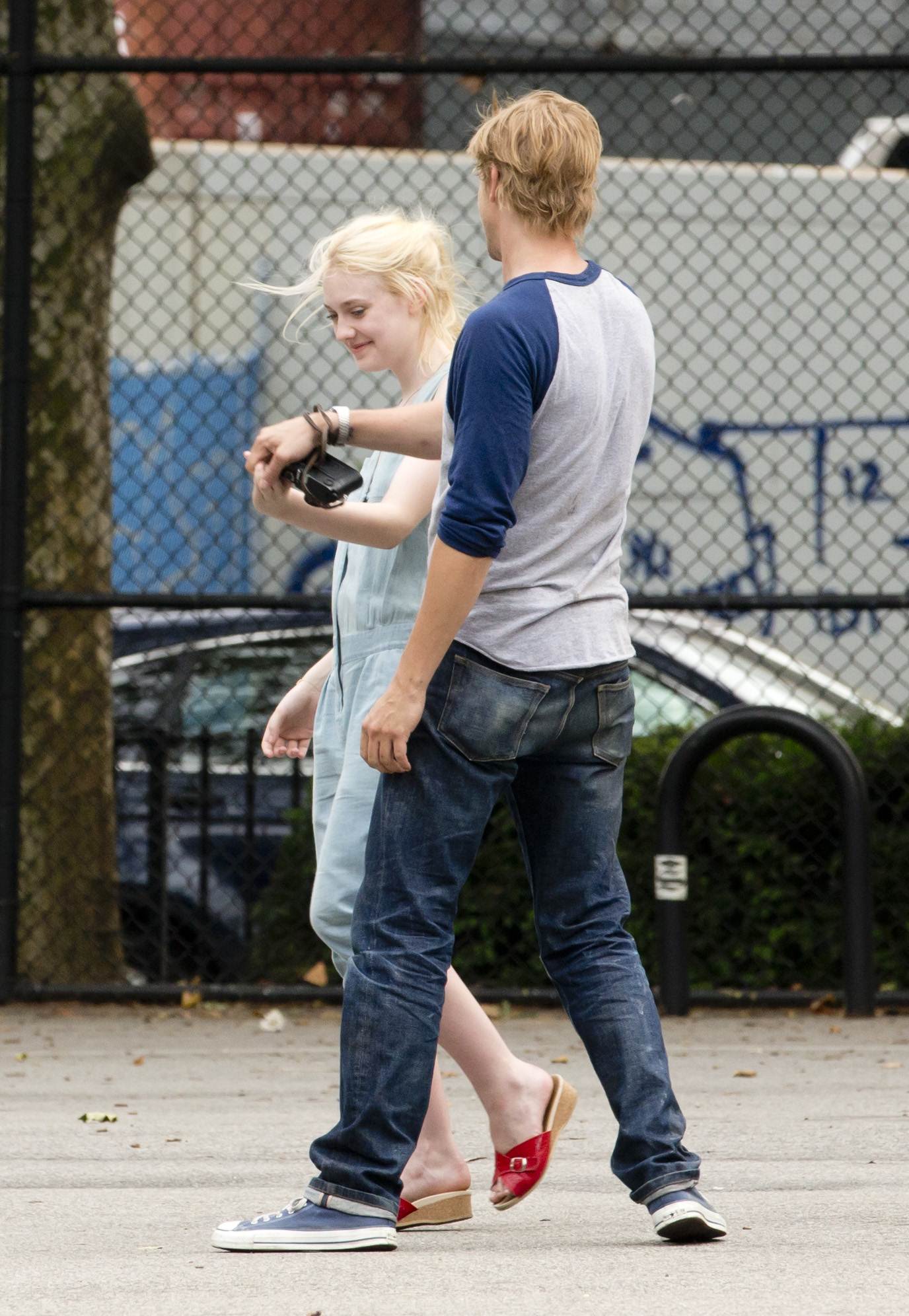 lovely-dakota-very-good-girls-07-03-2012-246.jpg
