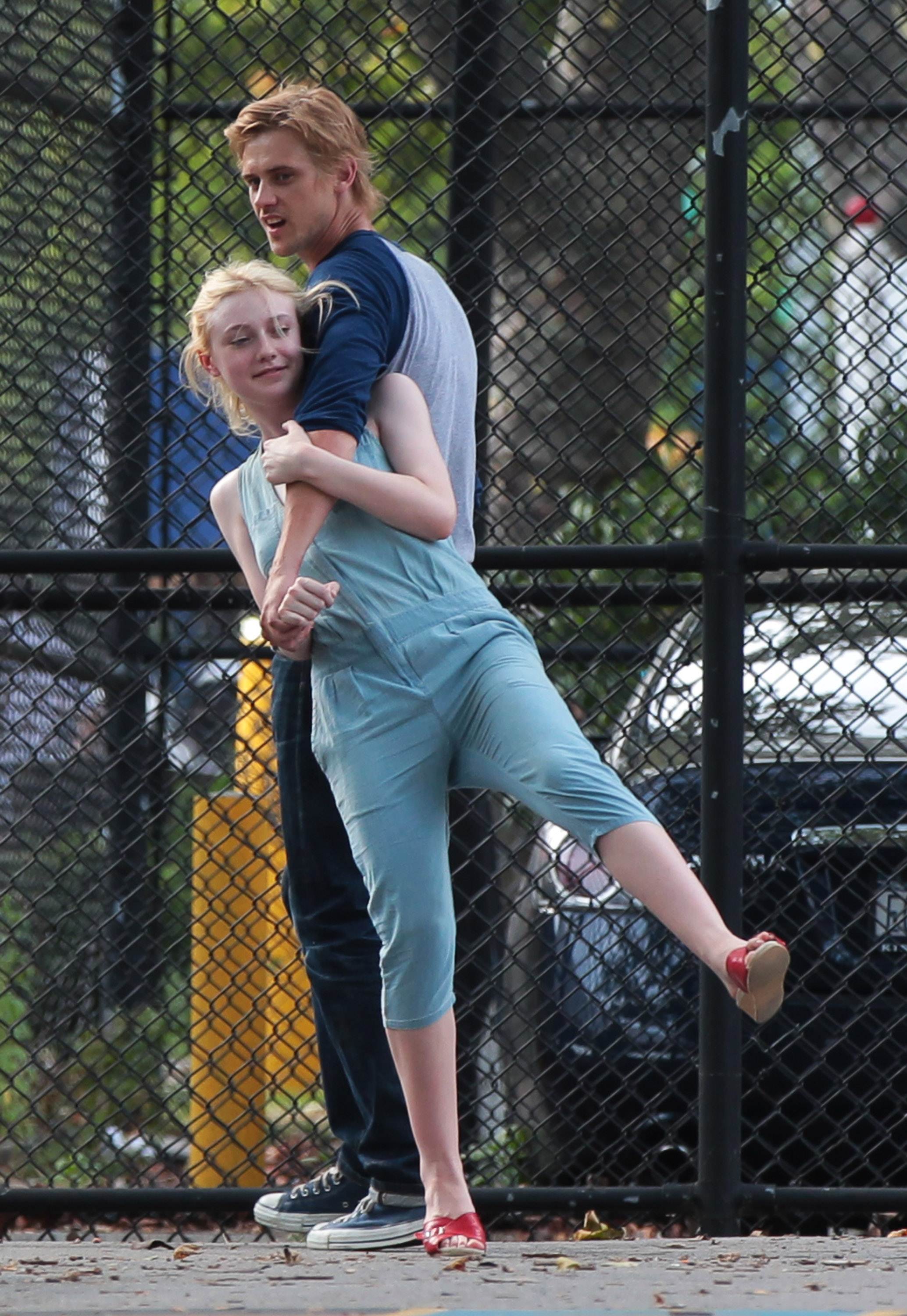 lovely-dakota-very-good-girls-07-03-2012-250.jpg