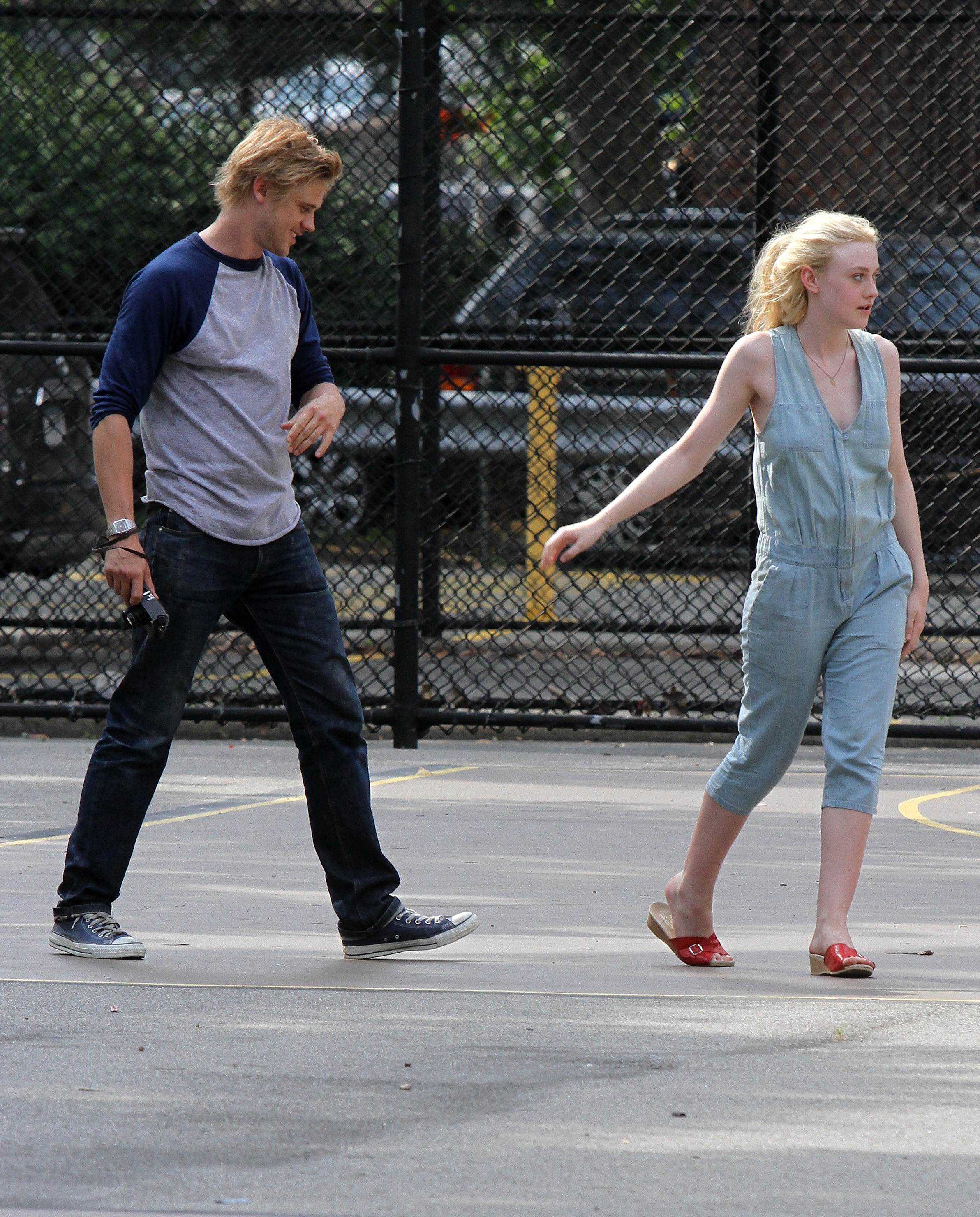 lovely-dakota-very-good-girls-07-03-2012-257.jpg