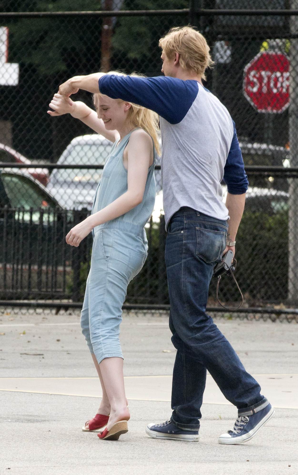 lovely-dakota-very-good-girls-07-03-2012-261.jpg