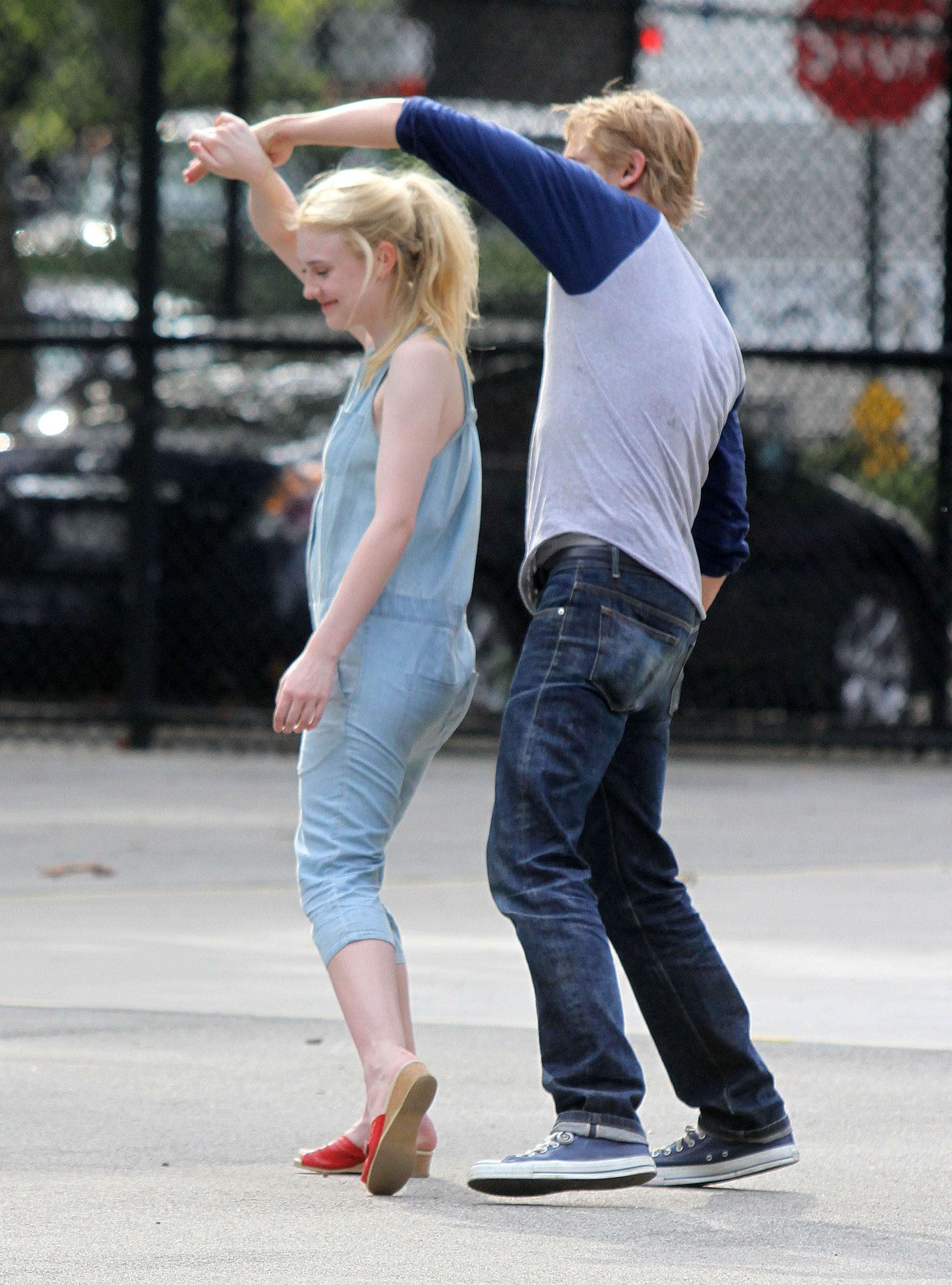 lovely-dakota-very-good-girls-07-03-2012-267.jpg