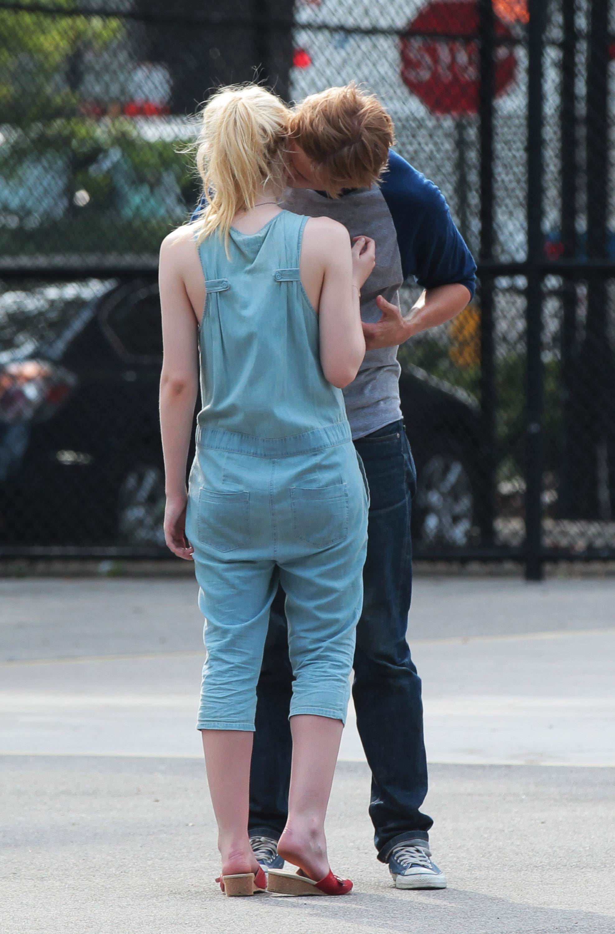 lovely-dakota-very-good-girls-07-03-2012-271.jpg