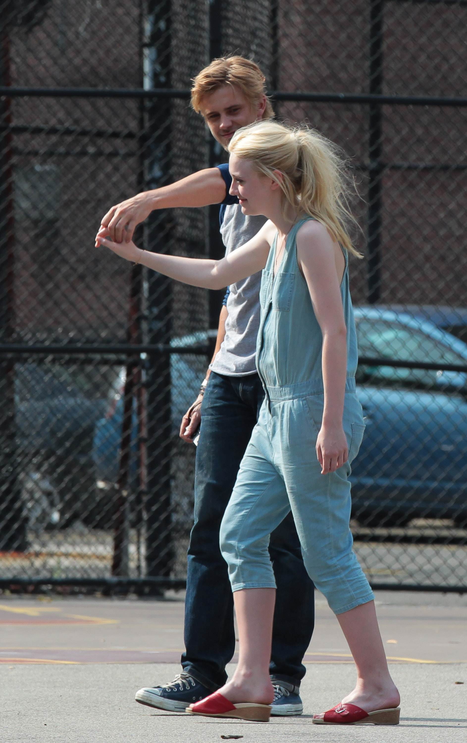 lovely-dakota-very-good-girls-07-03-2012-274.jpg