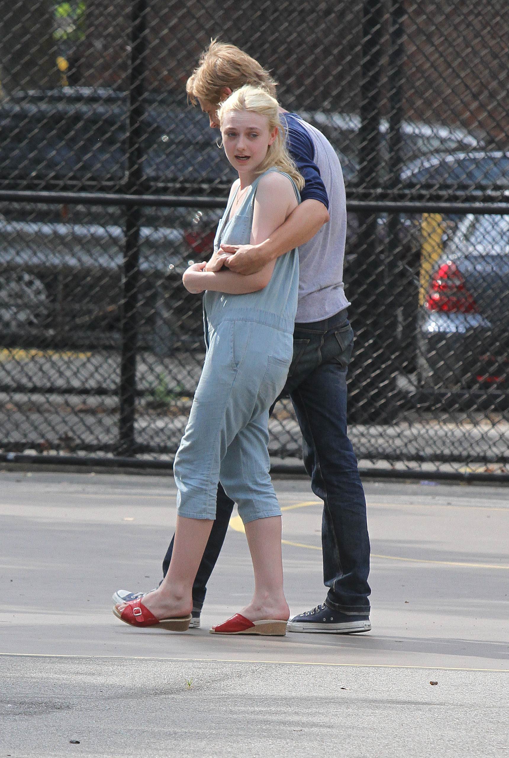 lovely-dakota-very-good-girls-07-03-2012-276.jpg