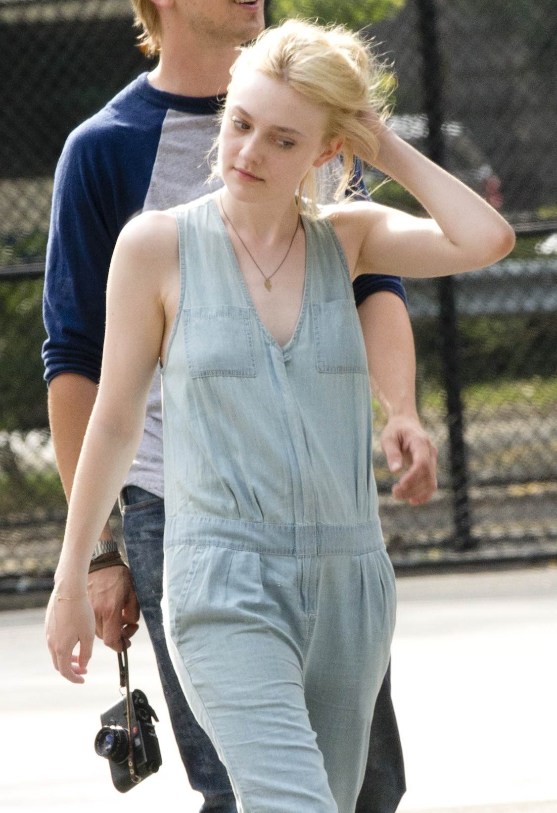lovely-dakota-very-good-girls-07-03-2012-283.jpg
