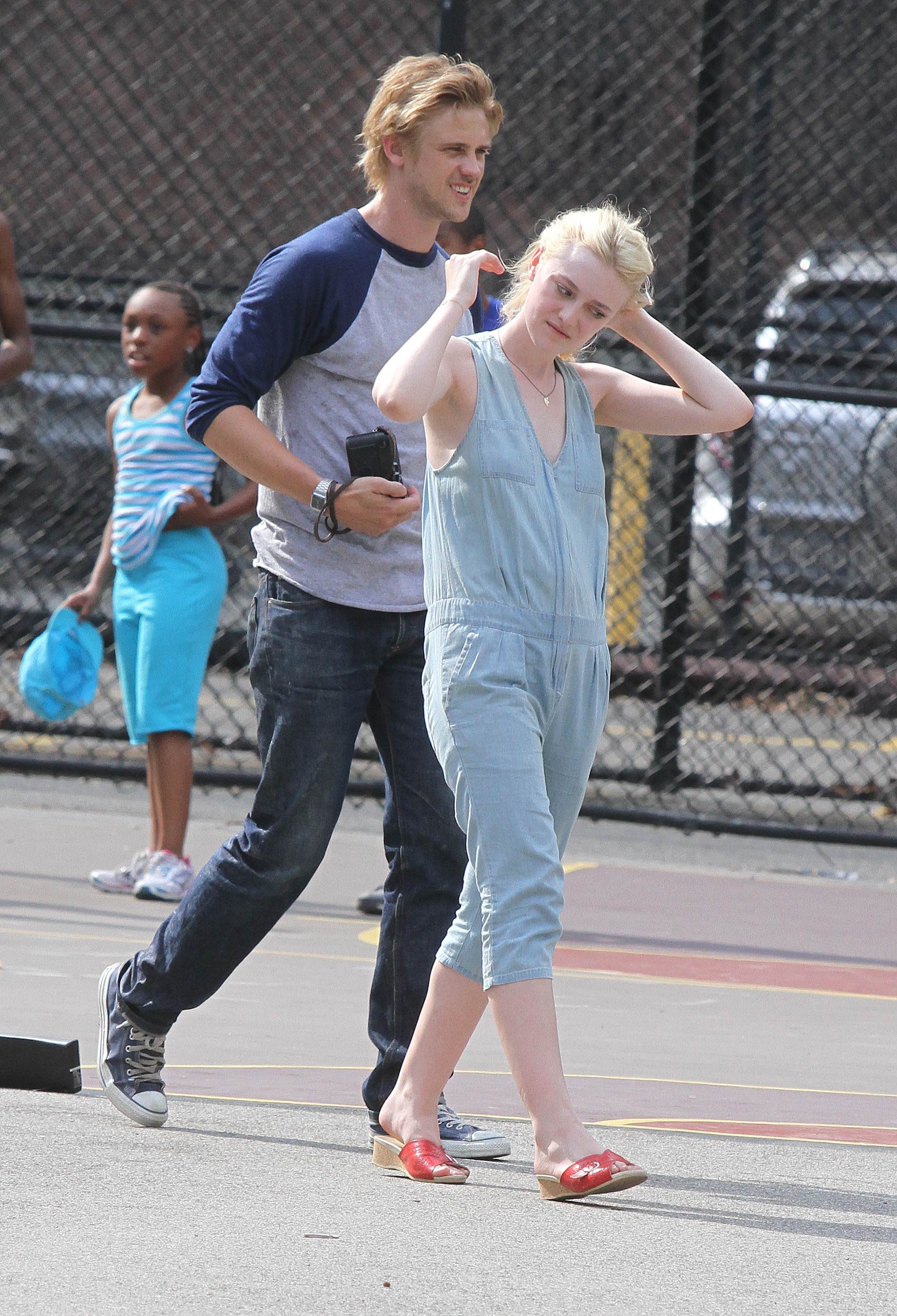 lovely-dakota-very-good-girls-07-03-2012-284.jpg