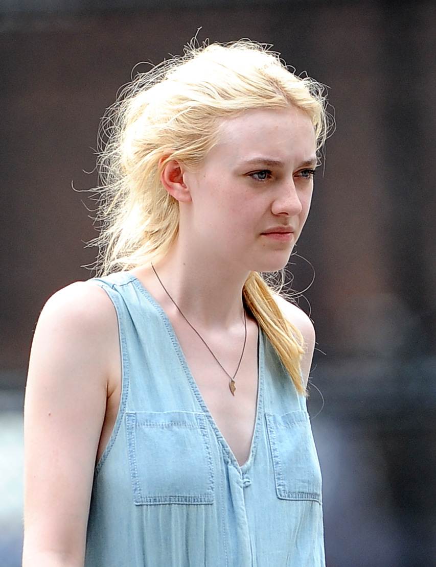 lovely-dakota-very-good-girls-07-03-2012-291.jpg