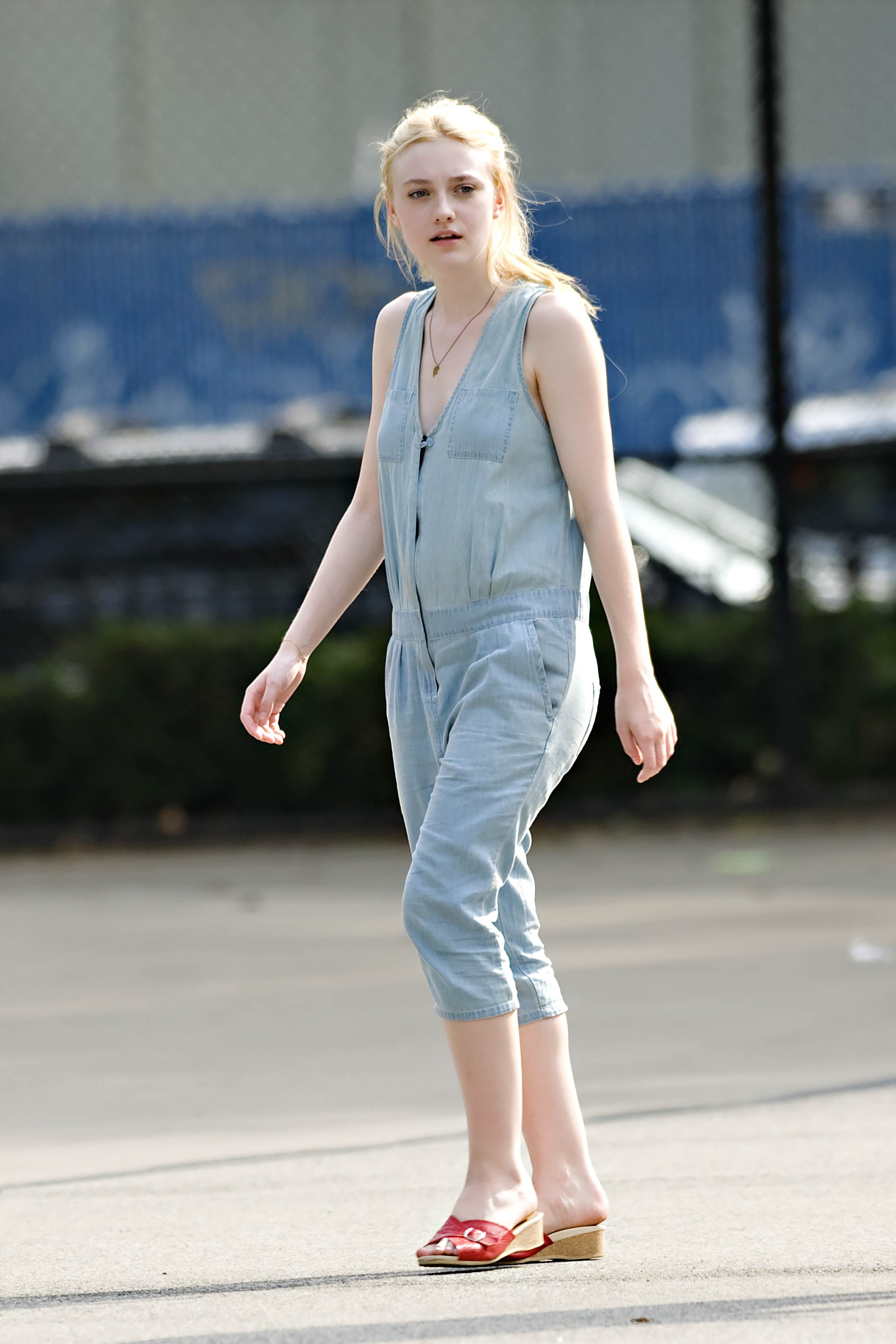 lovely-dakota-very-good-girls-07-03-2012-310.jpg