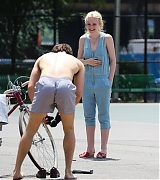 lovely-dakota-very-good-girls-07-03-2012-060.jpg