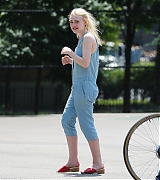 lovely-dakota-very-good-girls-07-03-2012-065.jpg