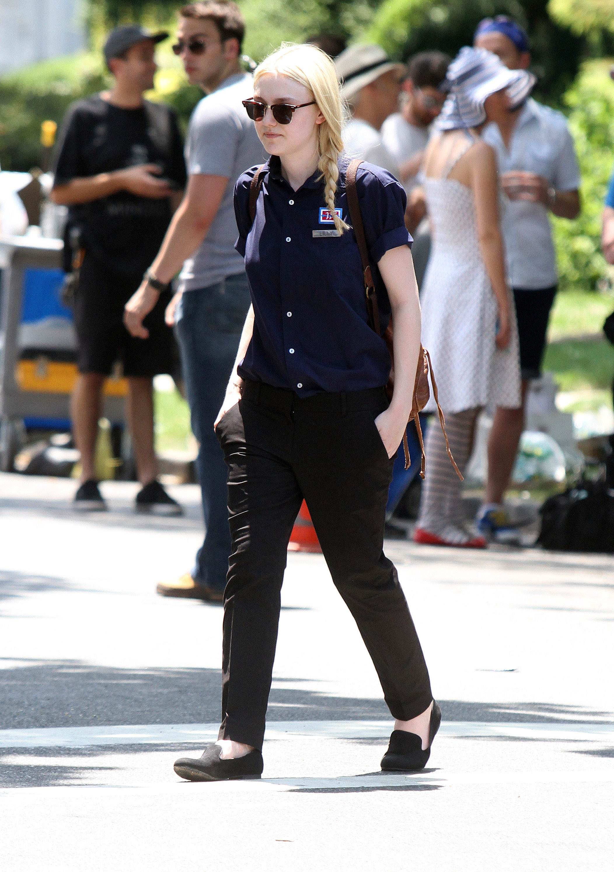 lovely-dakota-very-good-girls-07-05-2012-005.jpg