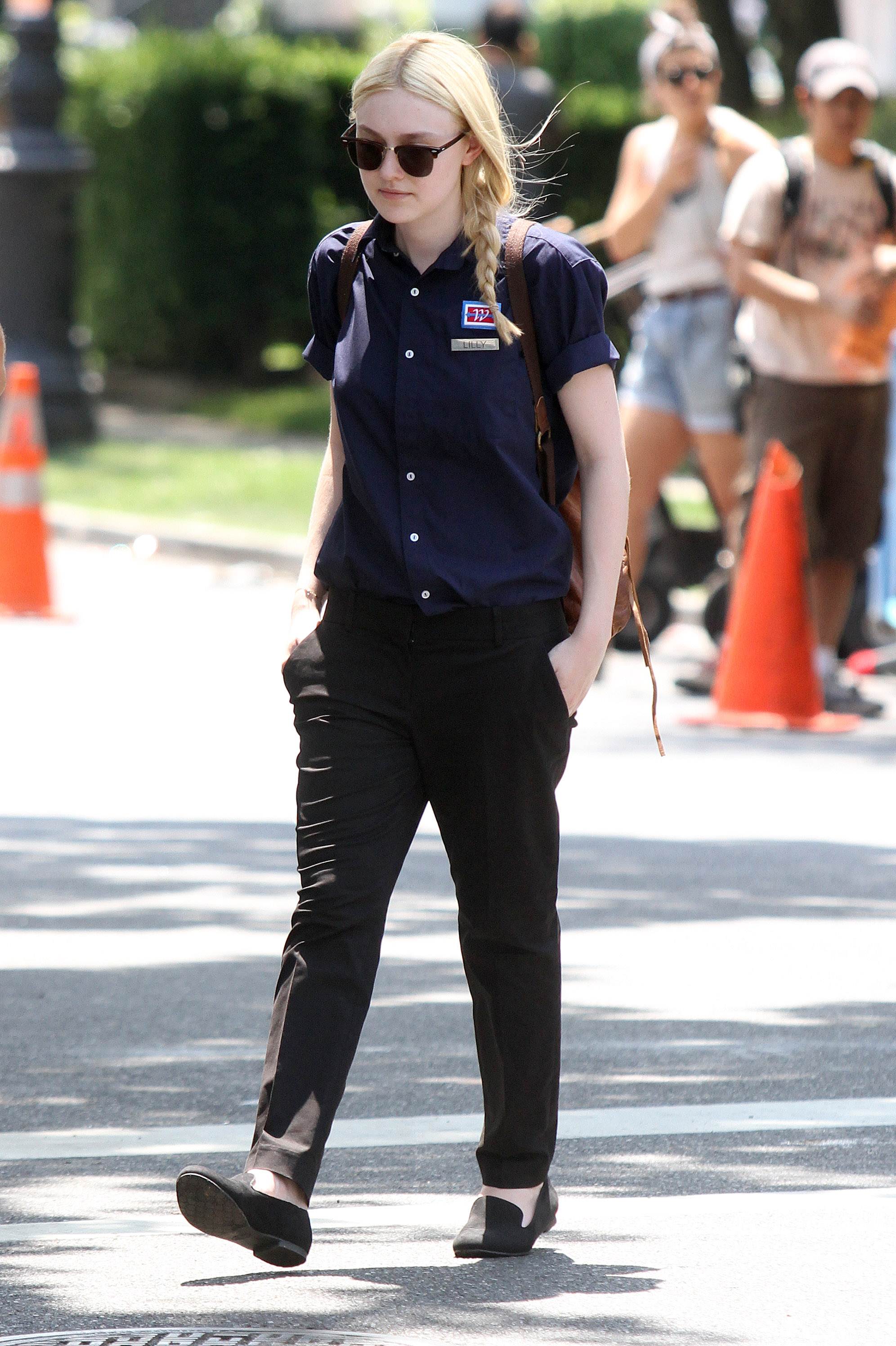 lovely-dakota-very-good-girls-07-05-2012-006.jpg