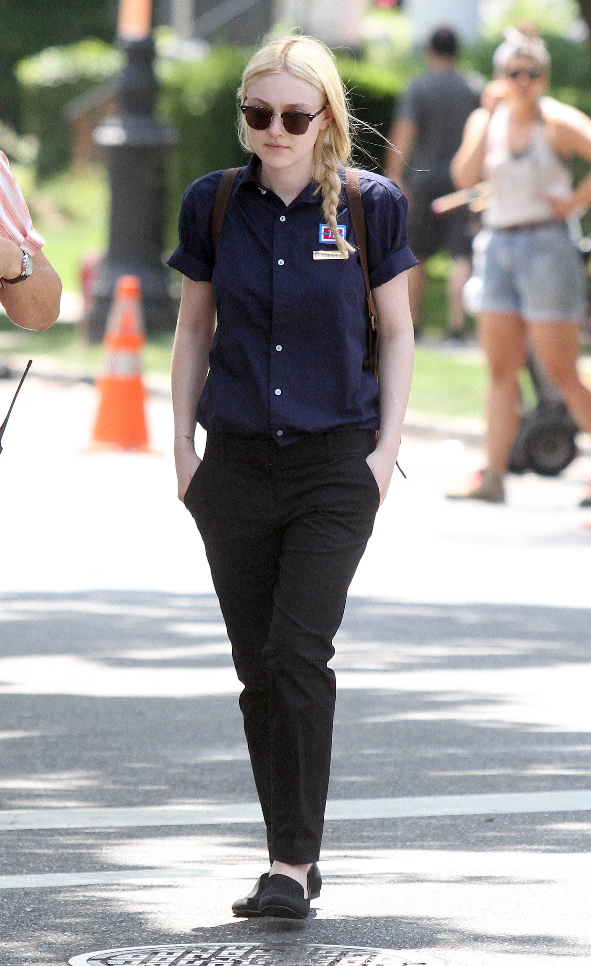 lovely-dakota-very-good-girls-07-05-2012-007.jpg