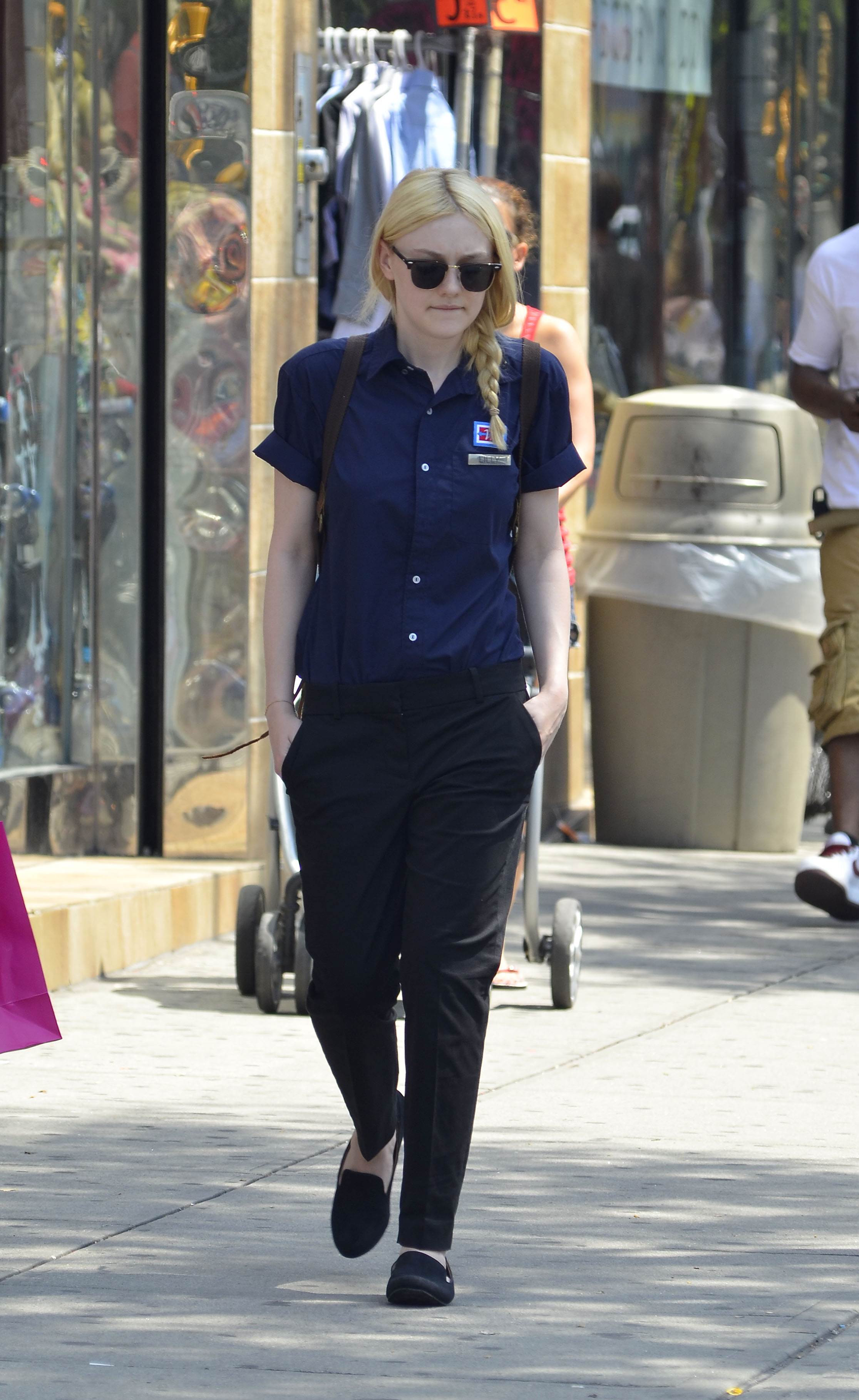 lovely-dakota-very-good-girls-07-05-2012-010.jpg
