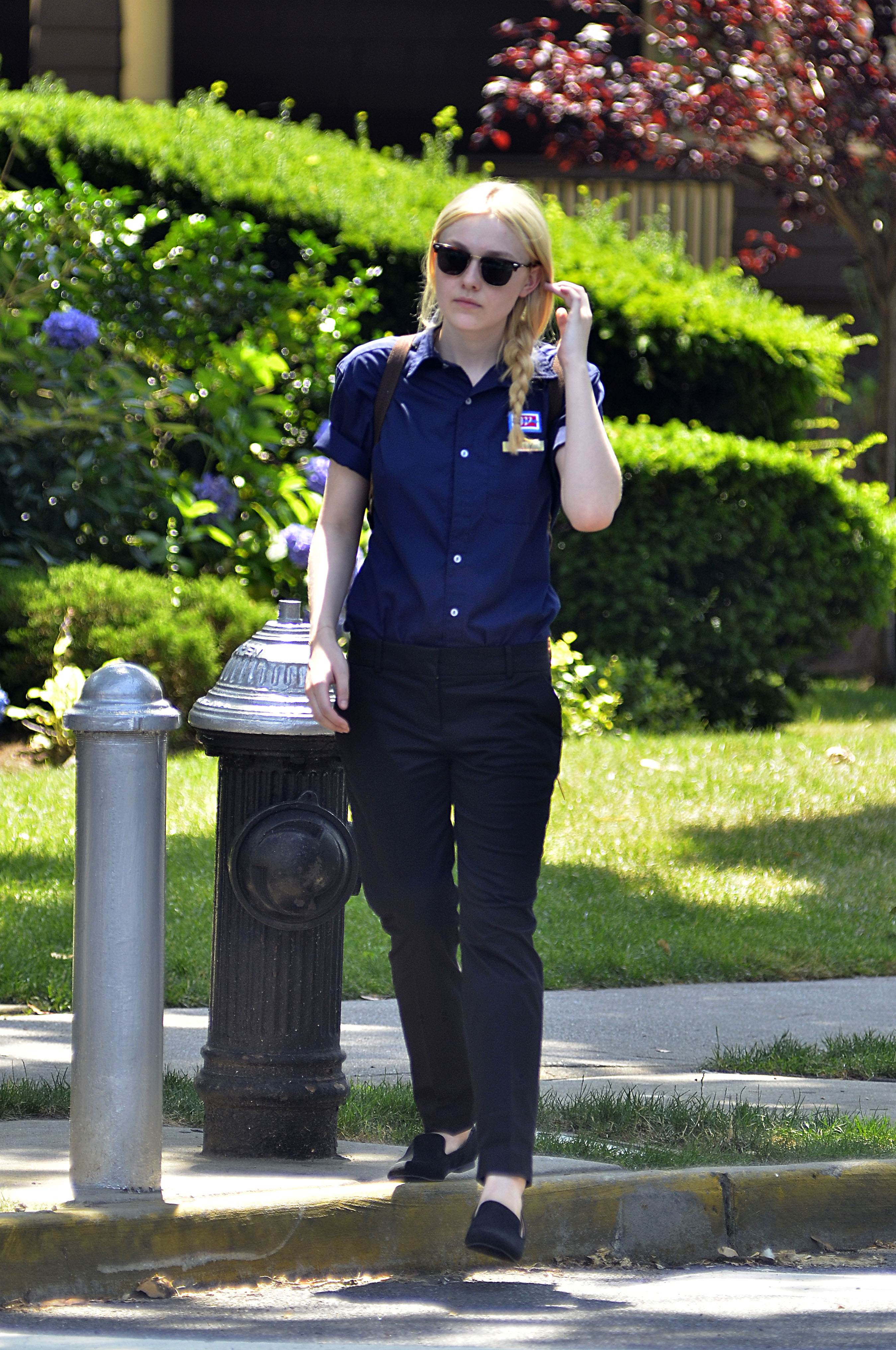 lovely-dakota-very-good-girls-07-05-2012-014.jpg