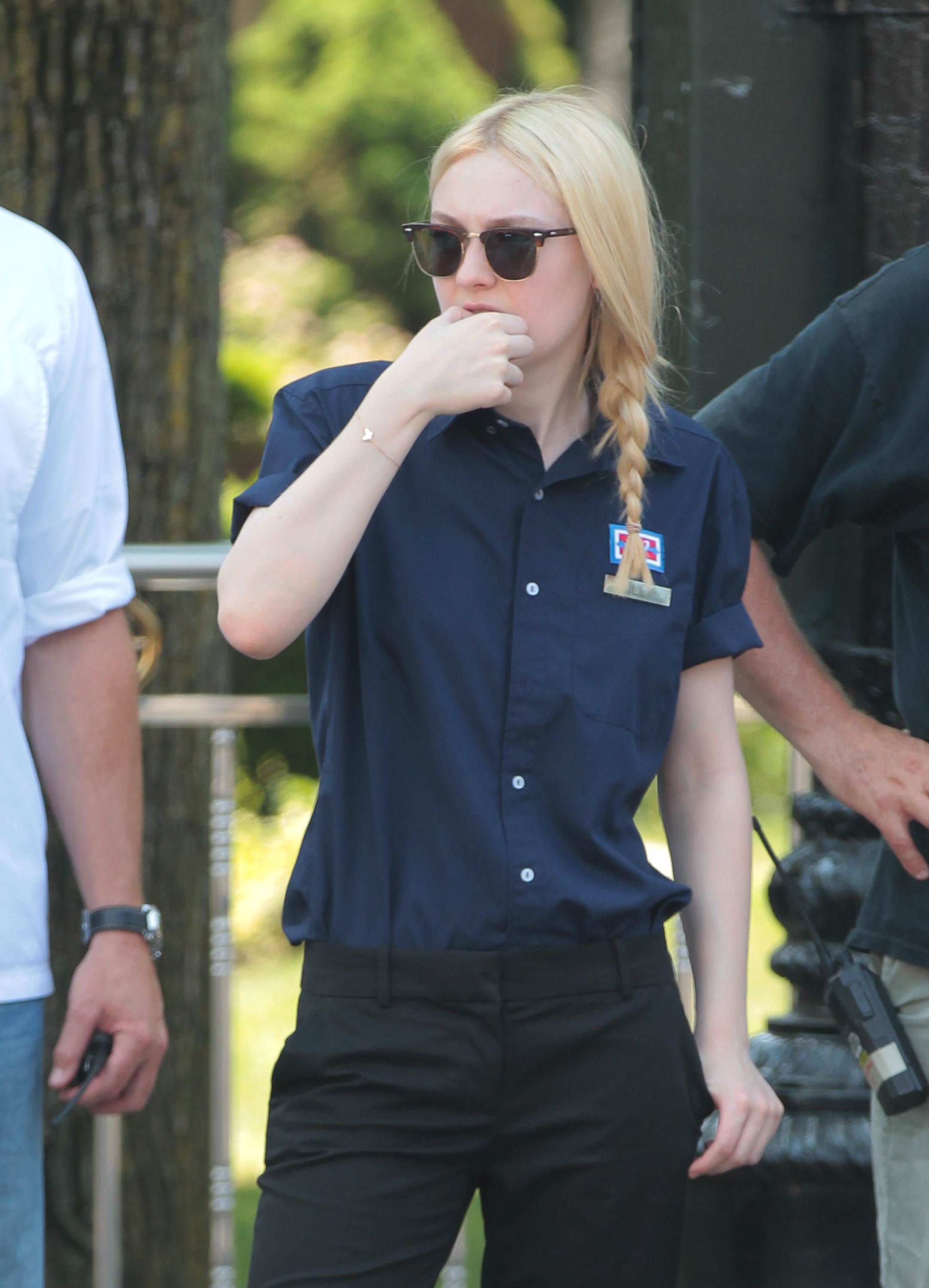 lovely-dakota-very-good-girls-07-05-2012-019.jpg