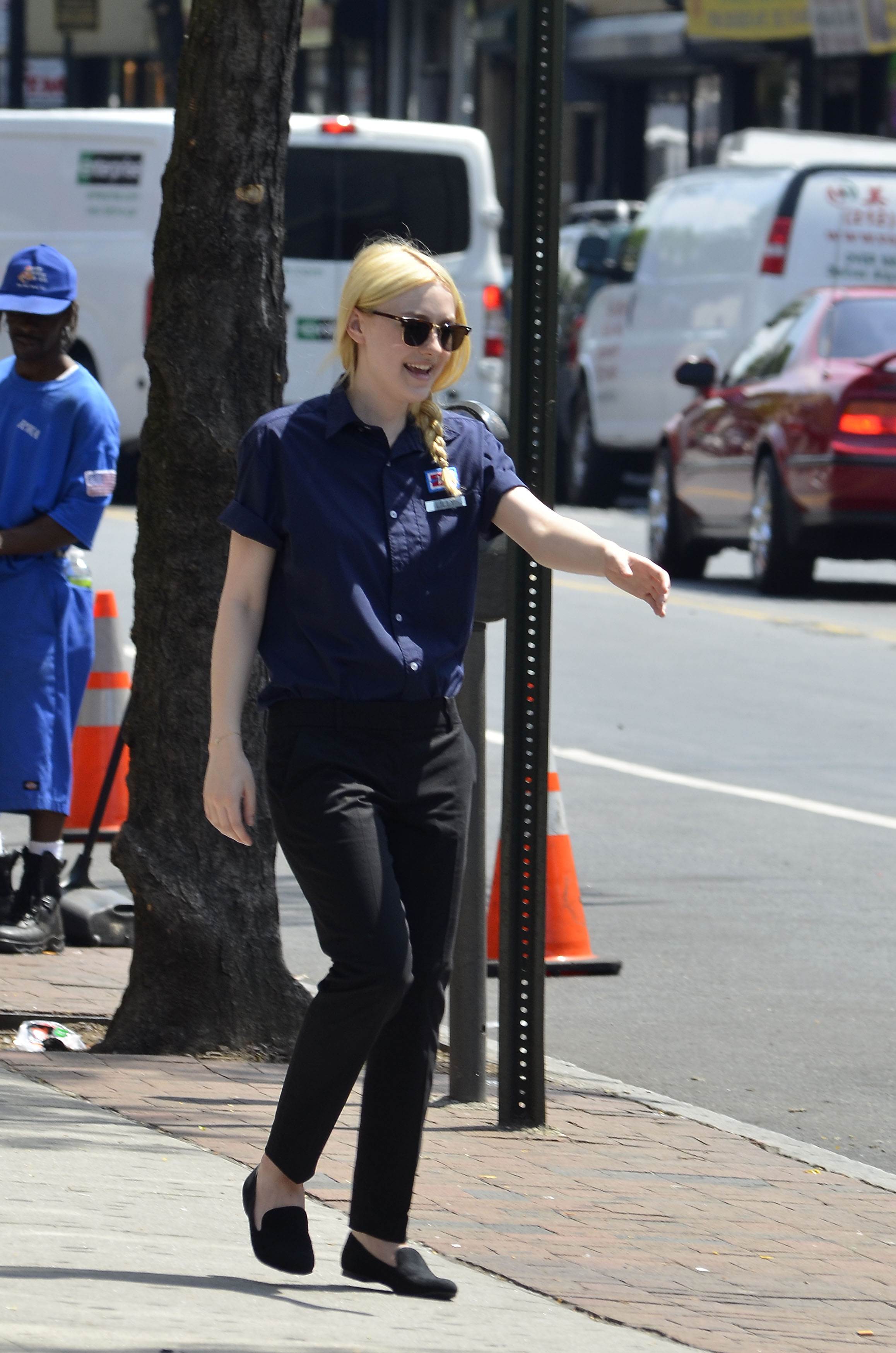lovely-dakota-very-good-girls-07-05-2012-024.jpg