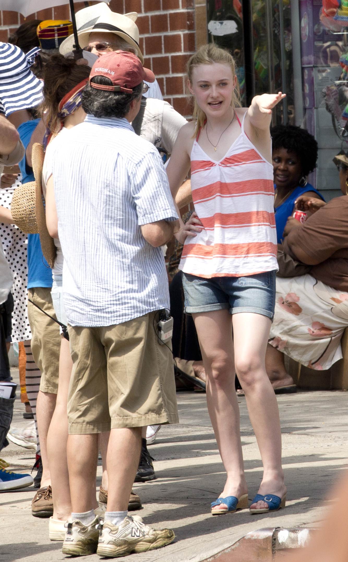 lovely-dakota-very-good-girls-07-05-2012-048.jpg