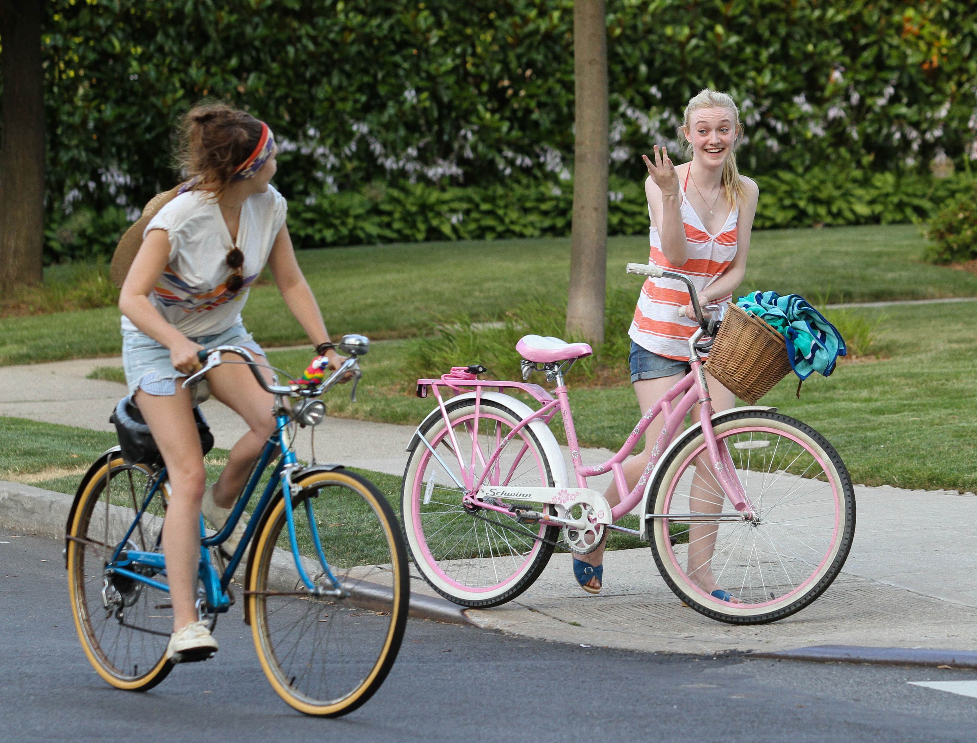 lovely-dakota-very-good-girls-07-05-2012-136.jpg