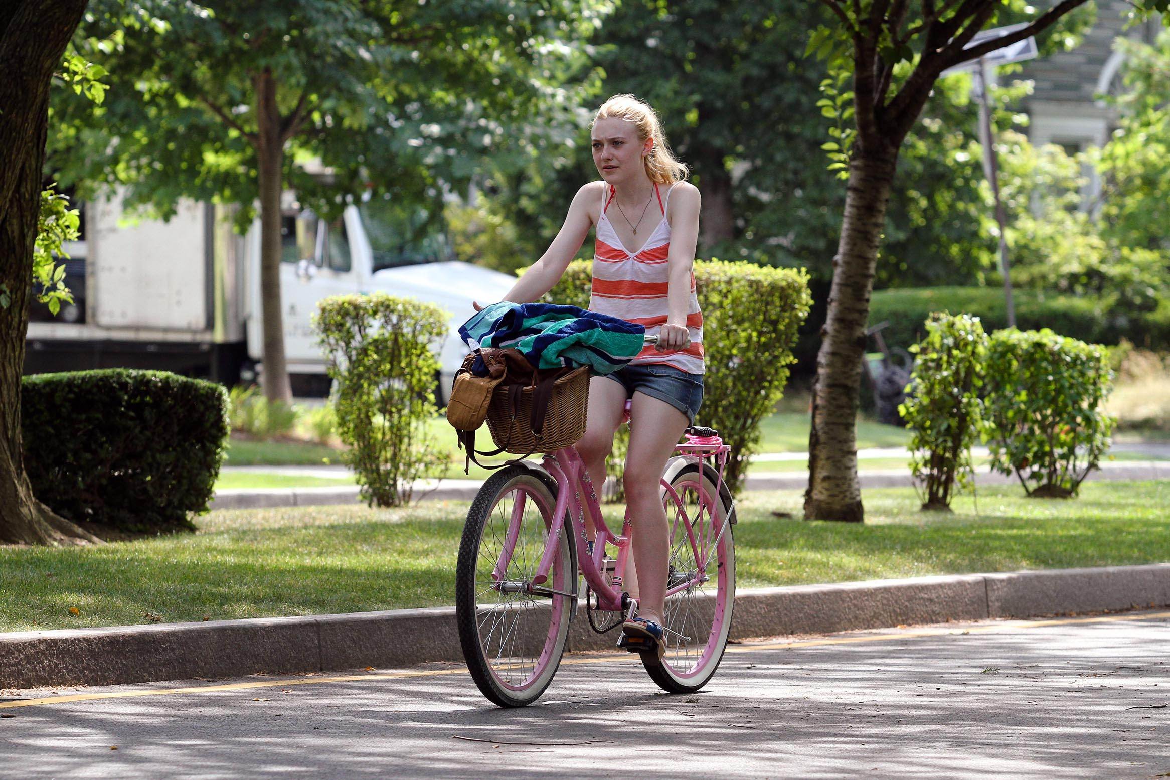 lovely-dakota-very-good-girls-07-05-2012-153.jpg