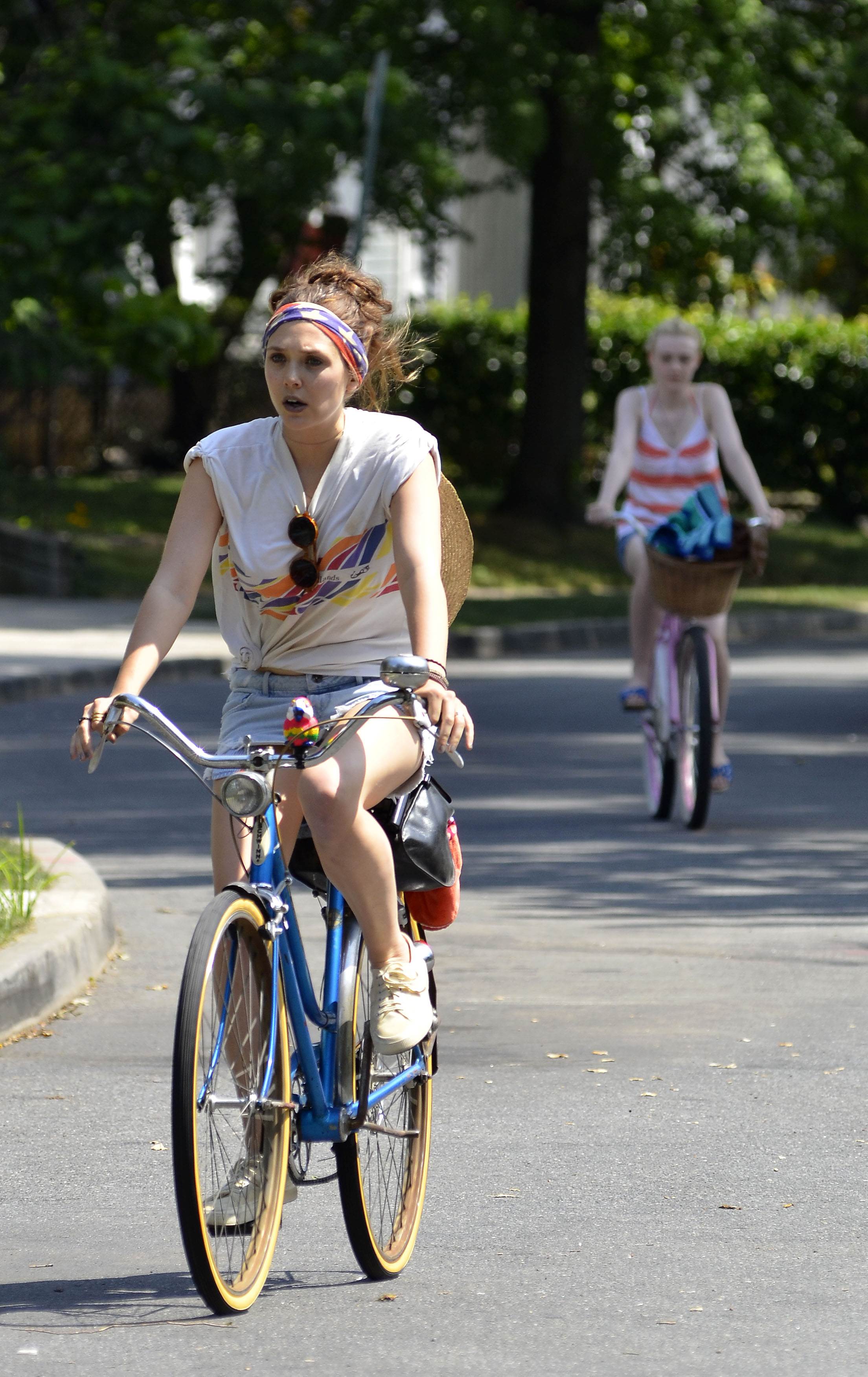 lovely-dakota-very-good-girls-07-05-2012-161.jpg