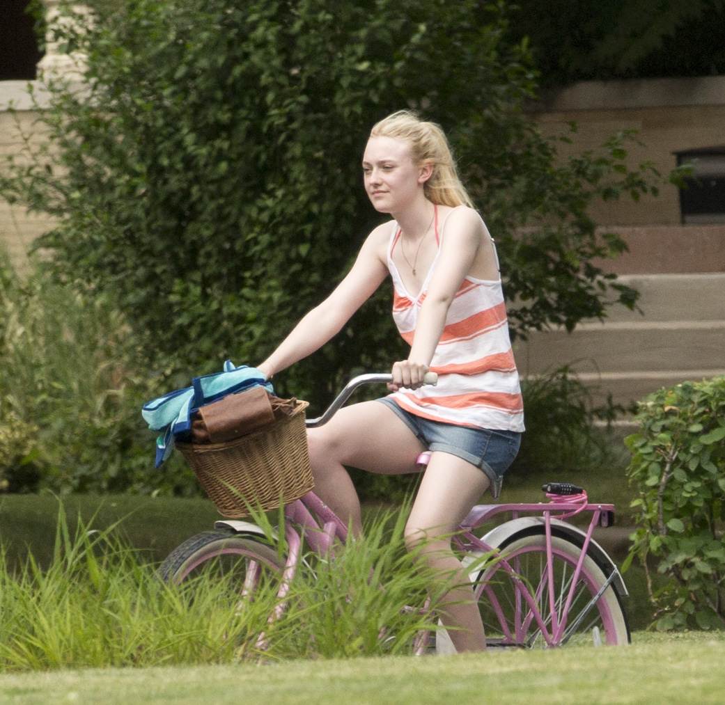 lovely-dakota-very-good-girls-07-05-2012-214.jpg