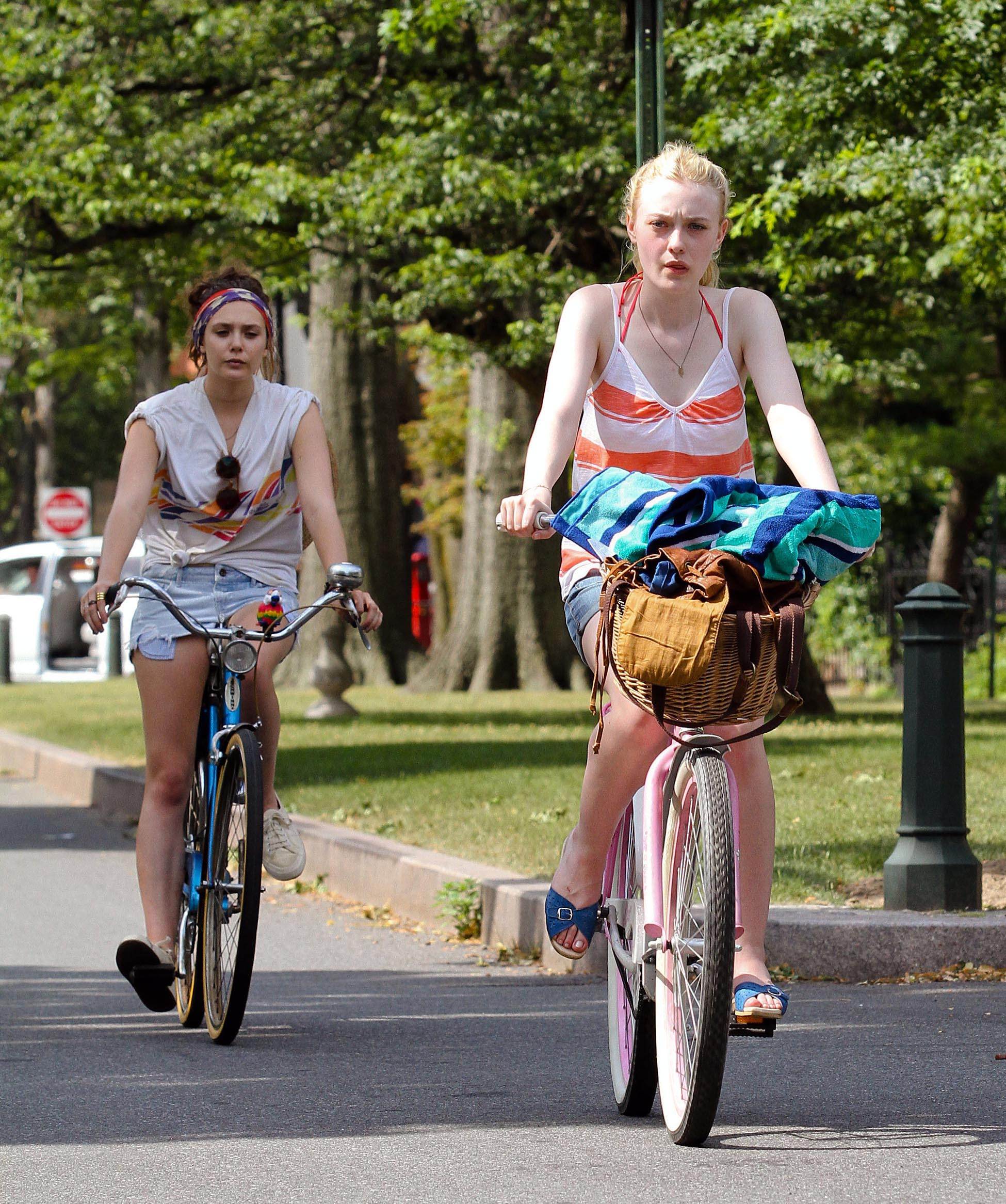 lovely-dakota-very-good-girls-07-05-2012-222.jpg