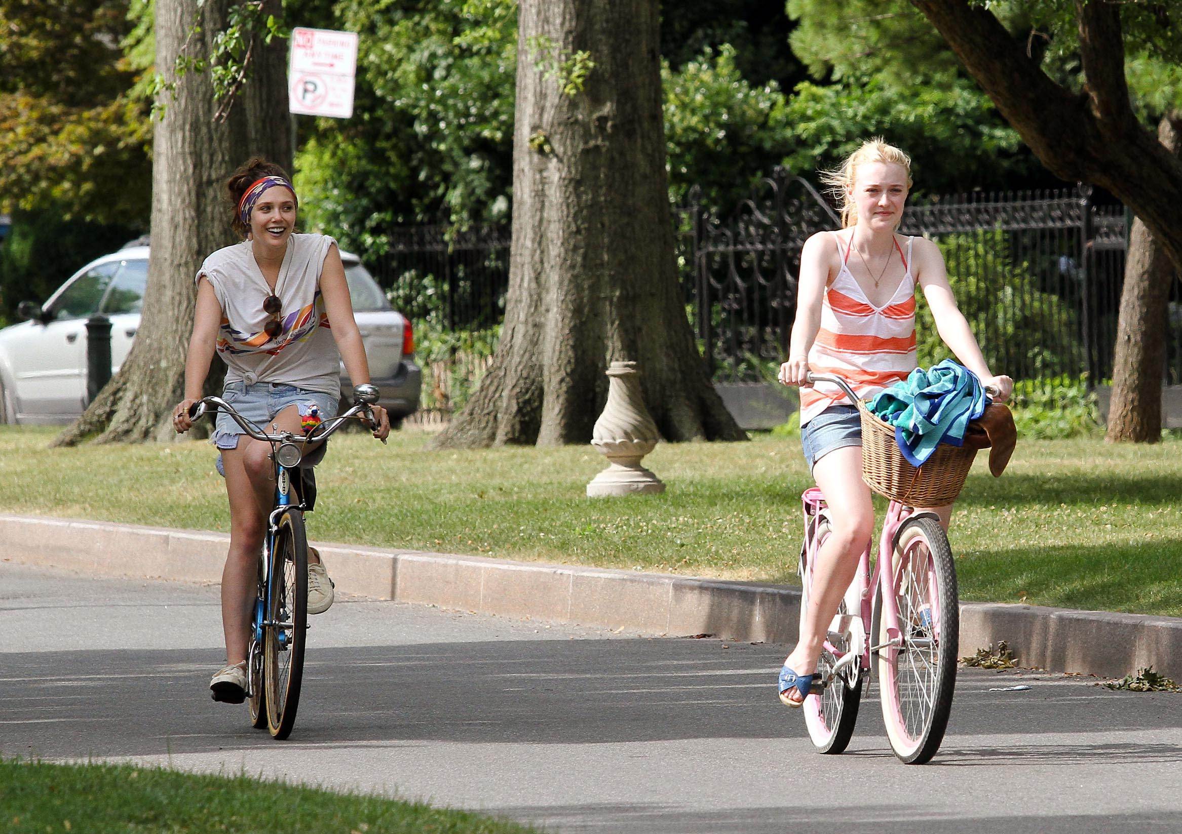 lovely-dakota-very-good-girls-07-05-2012-224.jpg