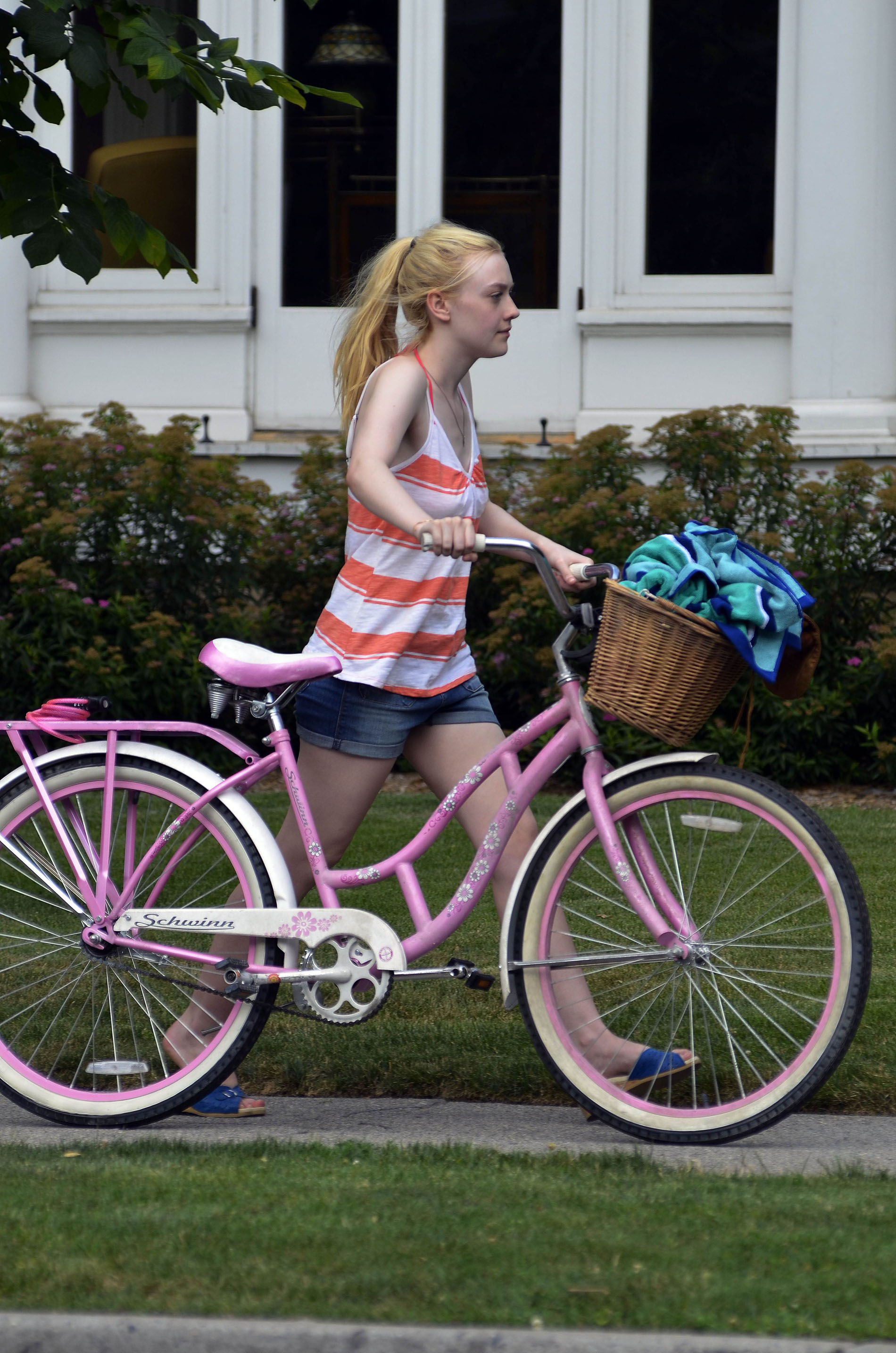 lovely-dakota-very-good-girls-07-05-2012-239.jpg