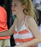 lovely-dakota-very-good-girls-07-05-2012-036.jpg
