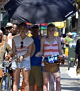 lovely-dakota-very-good-girls-07-05-2012-049.jpg