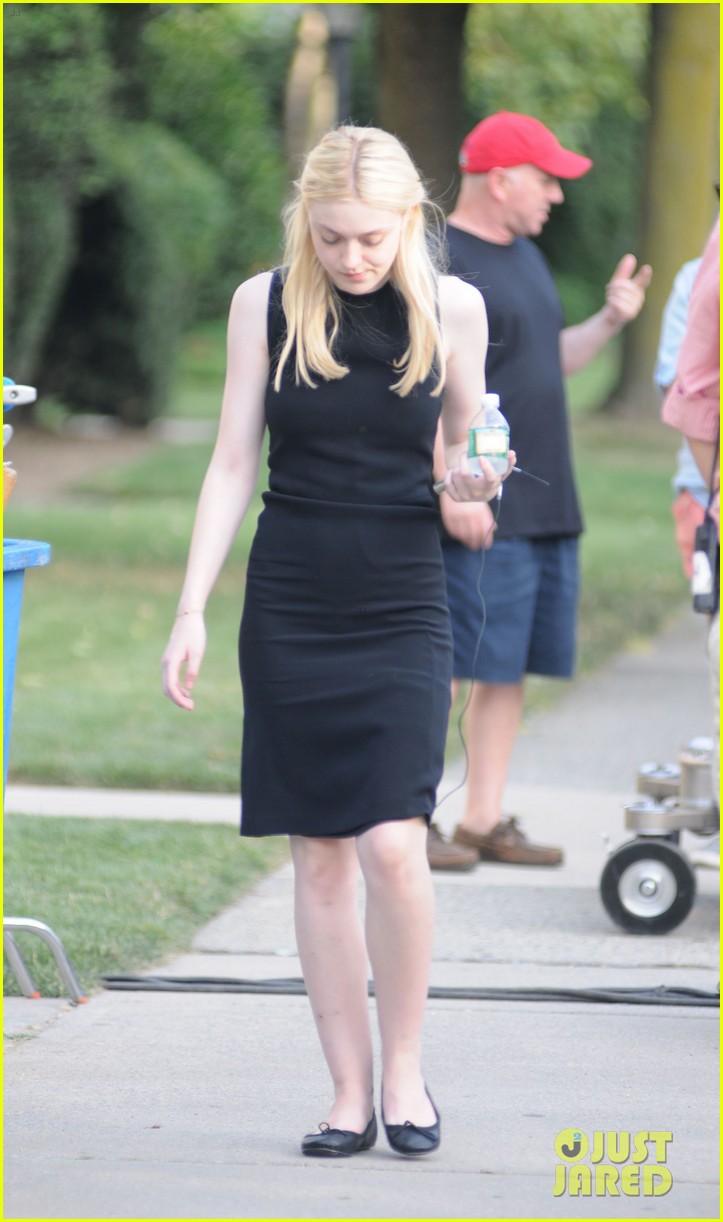 lovely-dakota-very-good-girls-07-06-2012-02.jpg