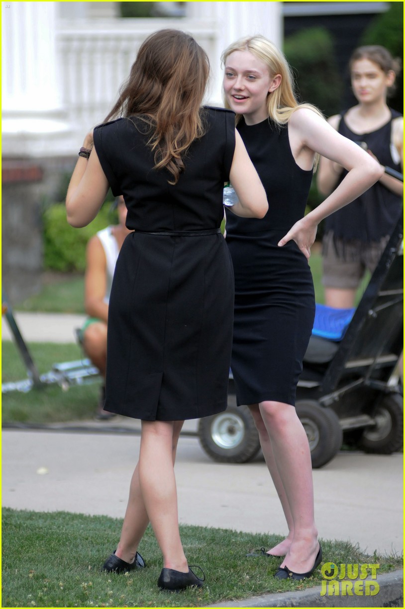 lovely-dakota-very-good-girls-07-06-2012-05.jpg