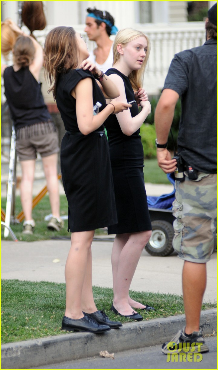lovely-dakota-very-good-girls-07-06-2012-08.jpg