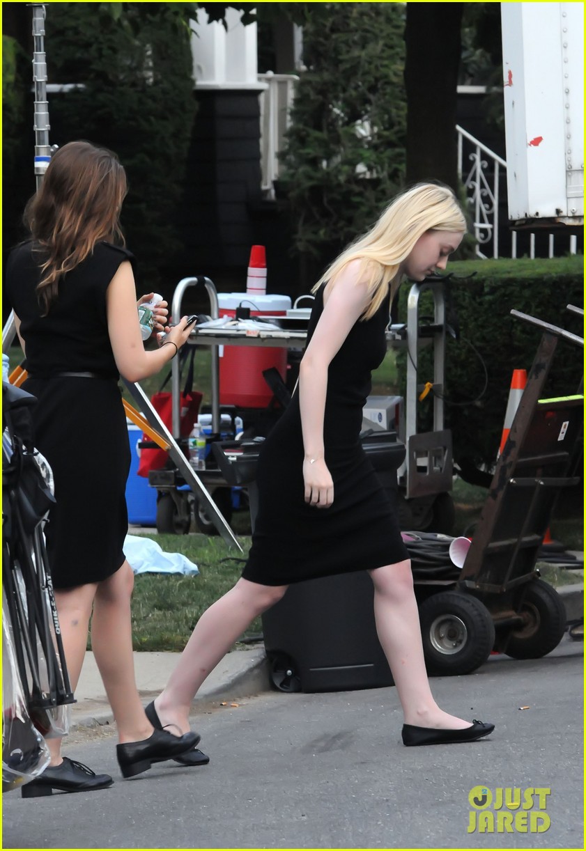 lovely-dakota-very-good-girls-07-06-2012-09.jpg